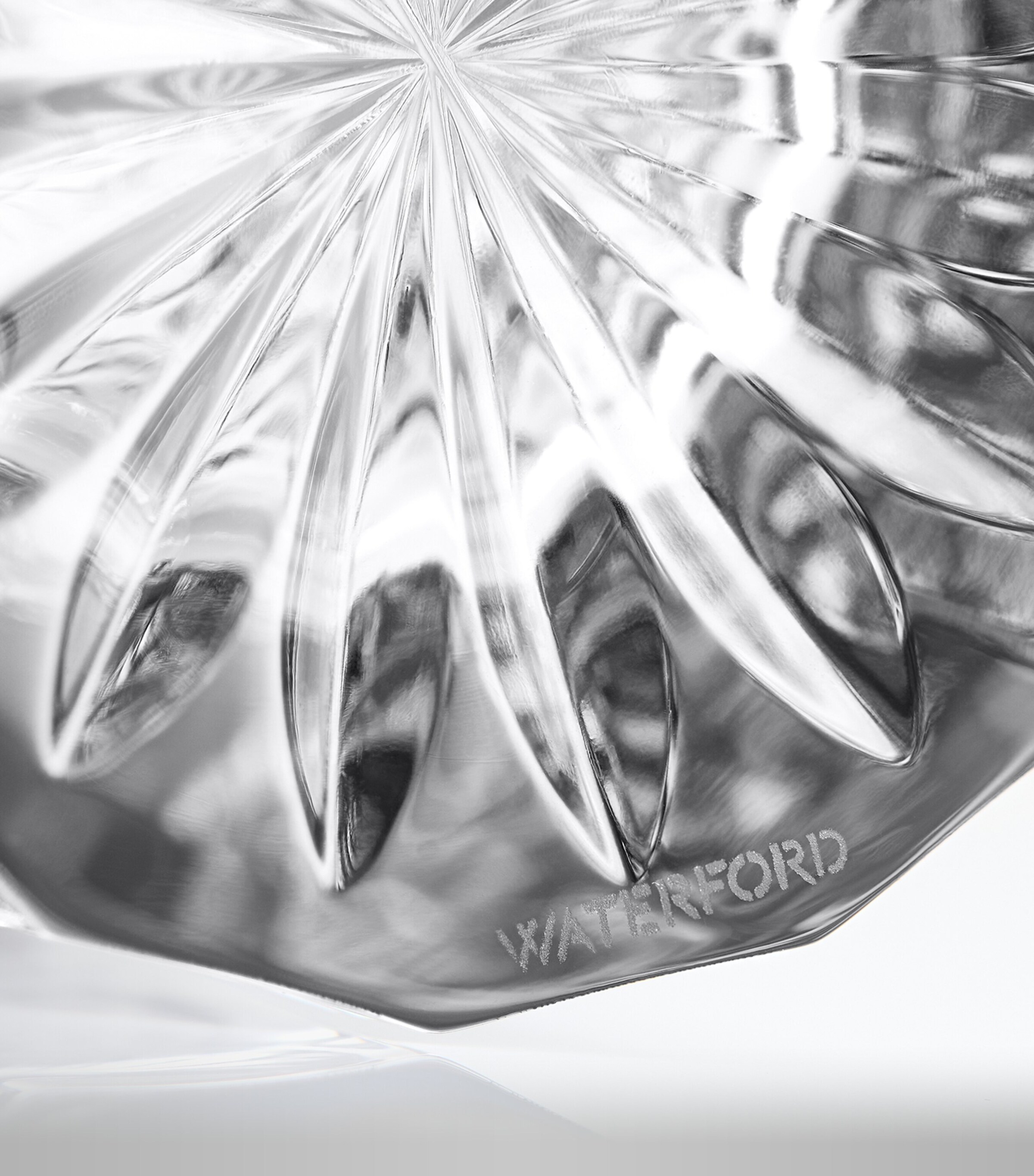 Crystal Lismore Red Vase (25cm) RED Image 5