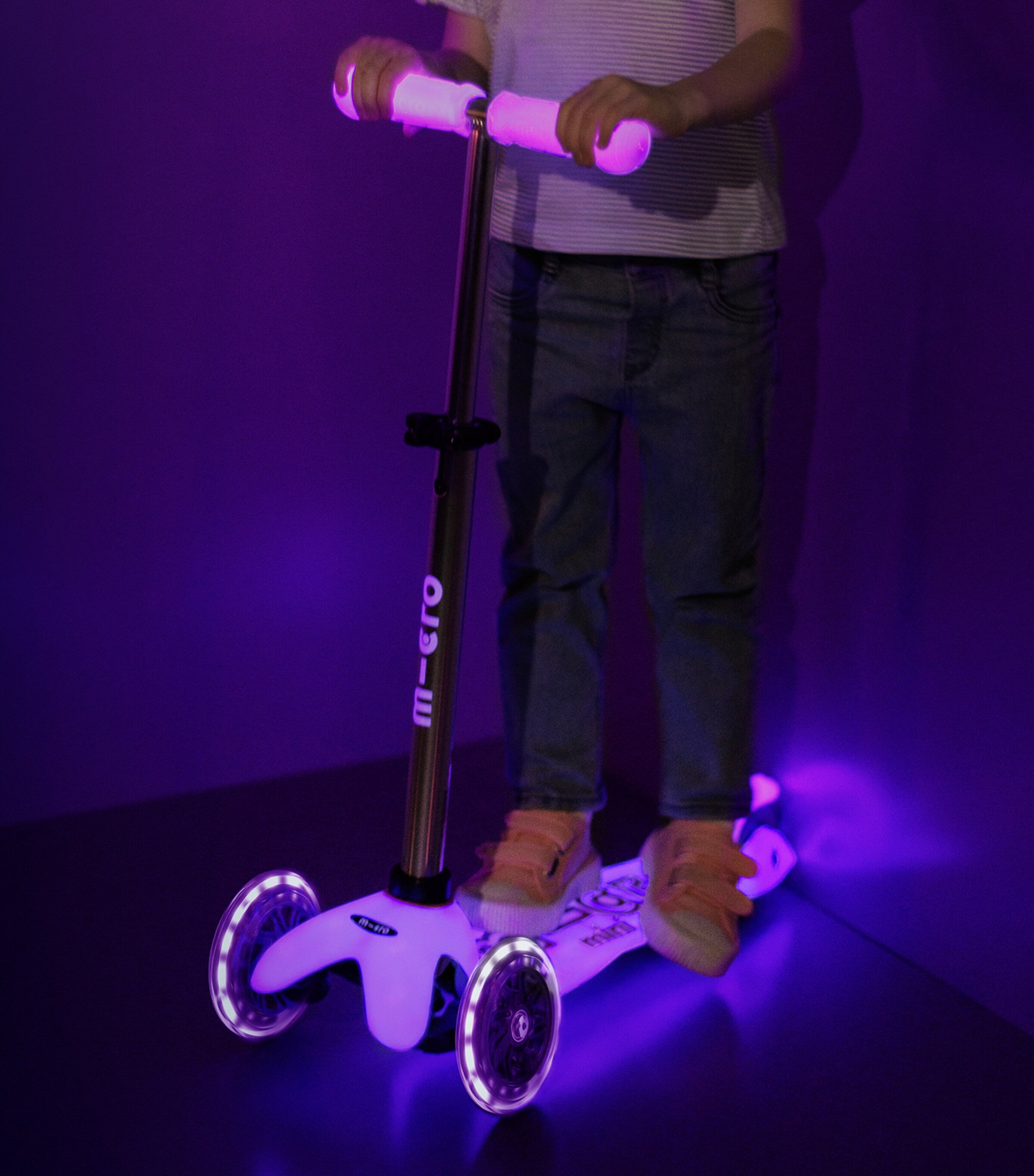 Micro Scooters Mini Deluxe LED Glow Scooter Image 5