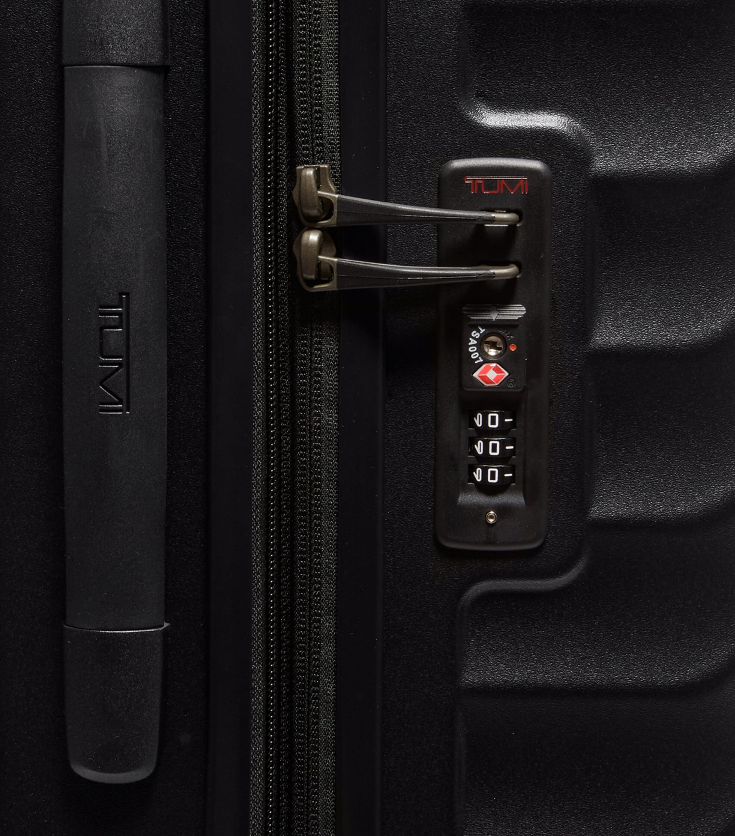 19 Degree Check-In Suitcase (80cm) TEXTURED BLACK 6153 Image 4