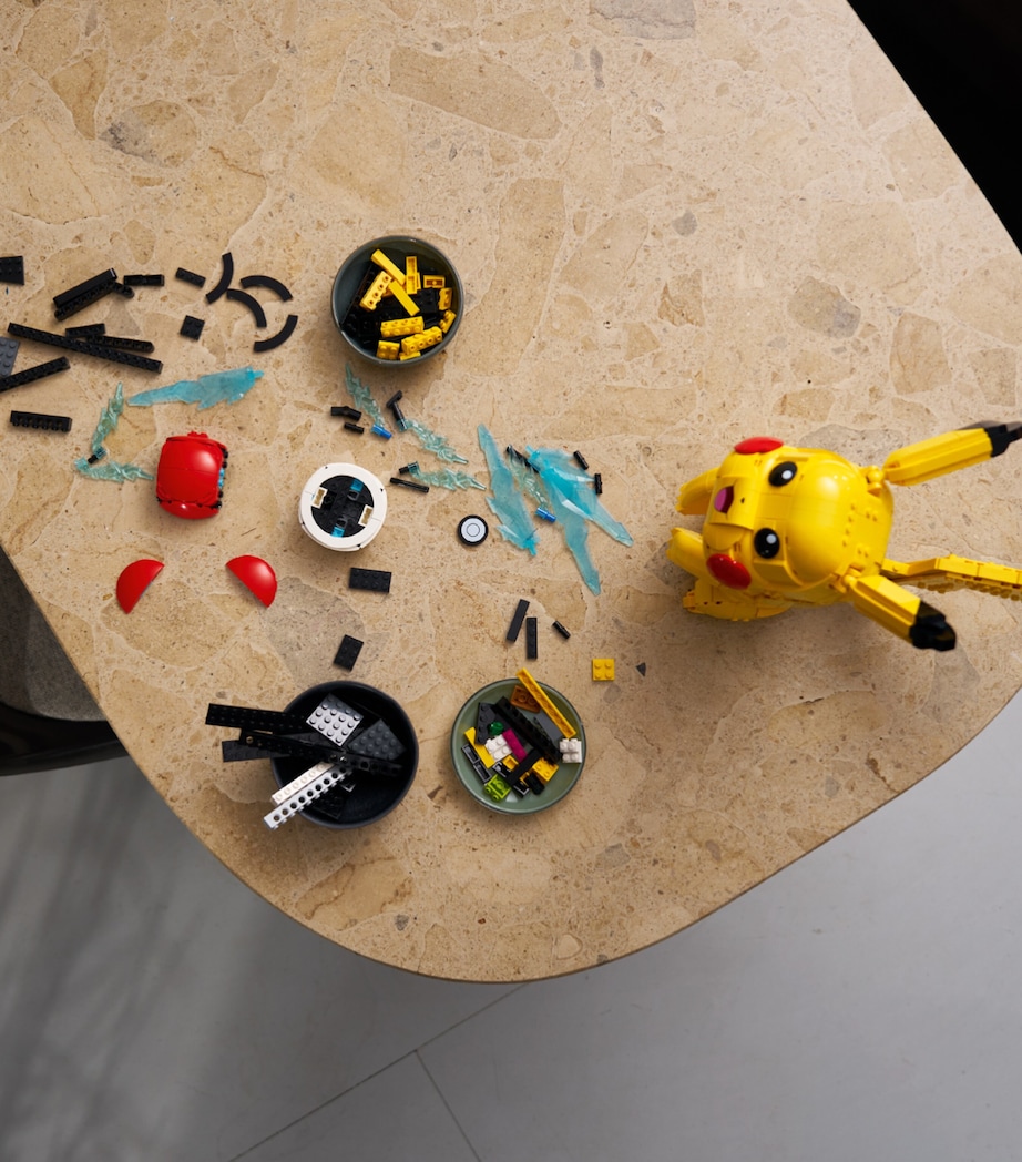 Lego Pokémon Pikachu and Poké Ball Model Kit 72152 Image 3
