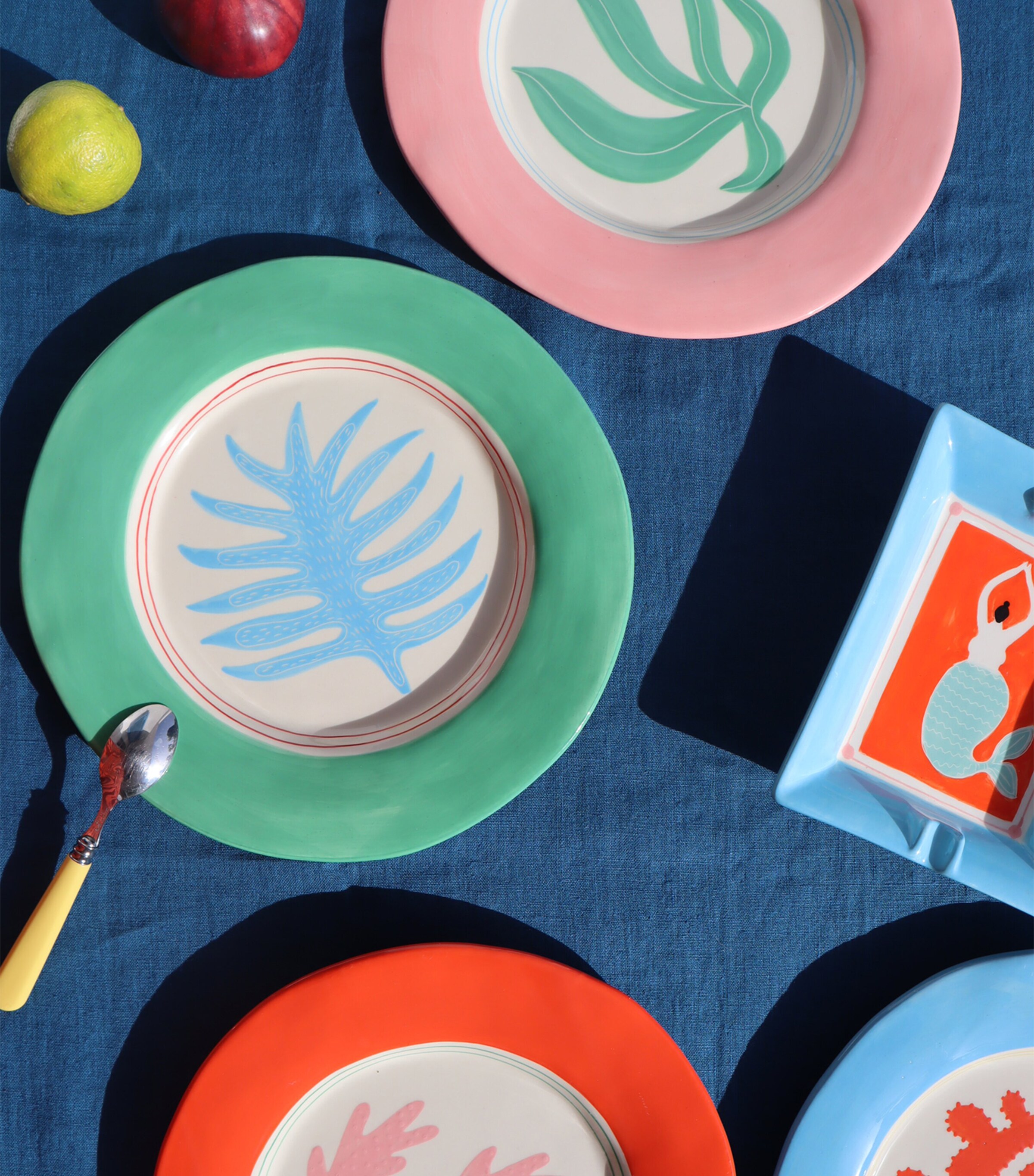 Seaweed Dinner Plate (26cm) GREEN AND PINK Image 3