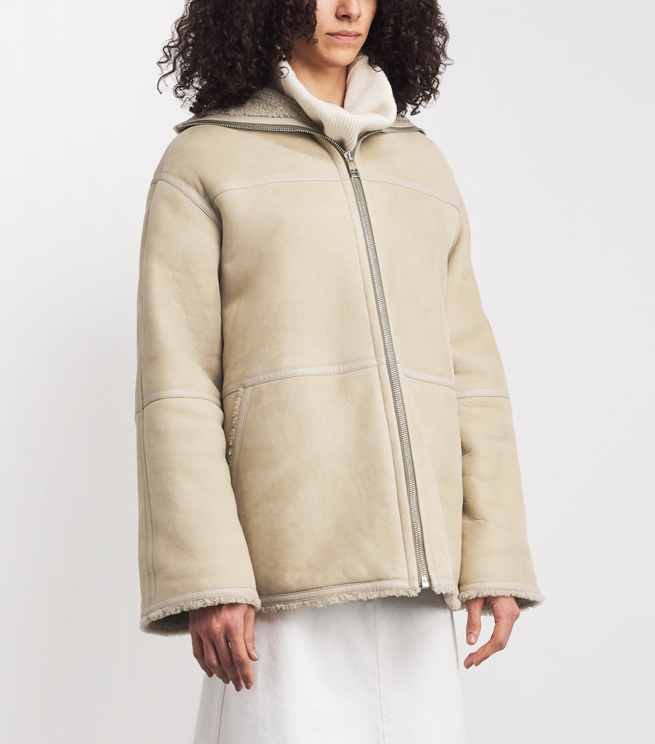 Curly Shearling-Suede Hooded Coat A2260 Image 3