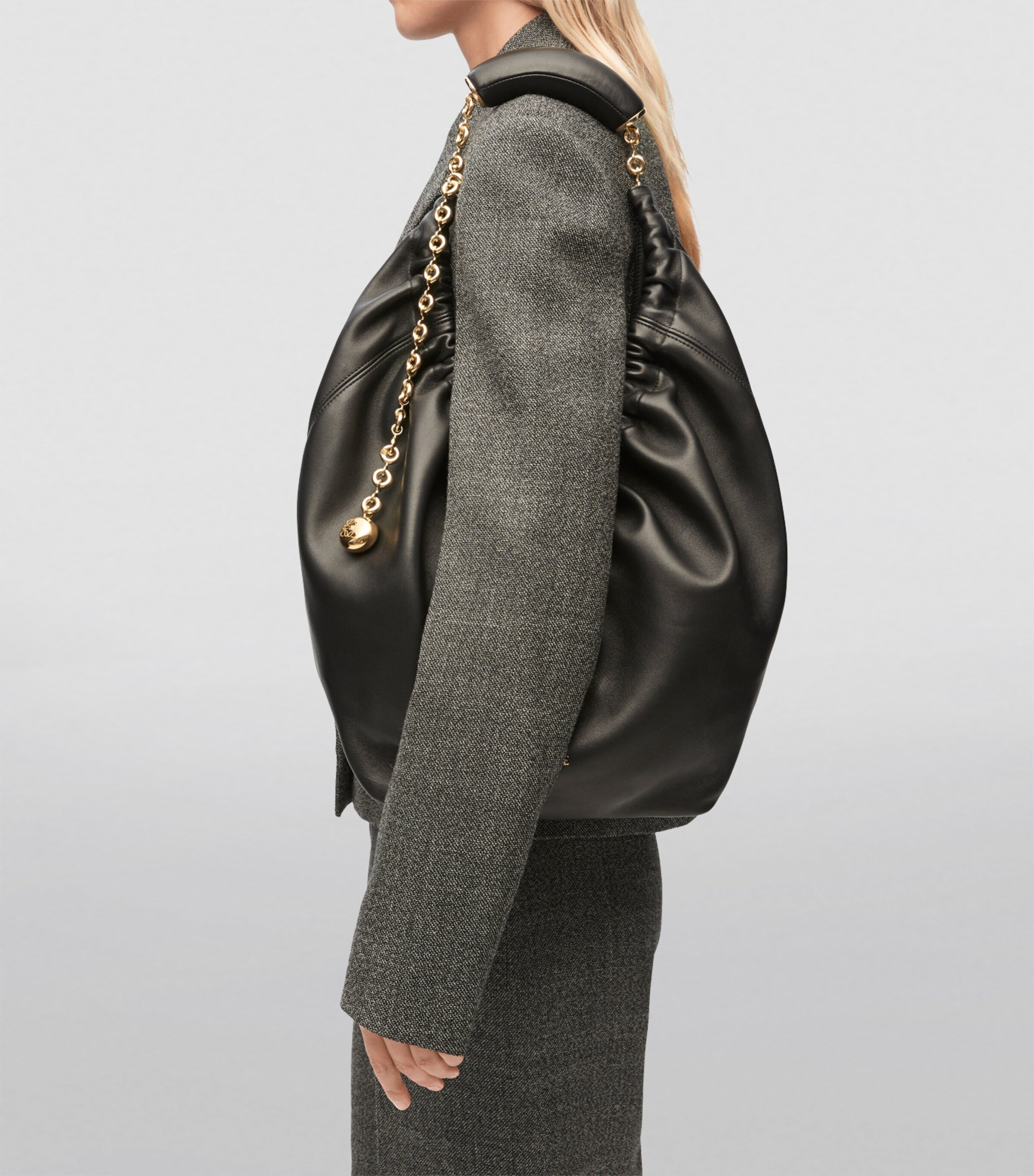 Medium Leather Squeeze Top-Handle Bag BLACK Image 11