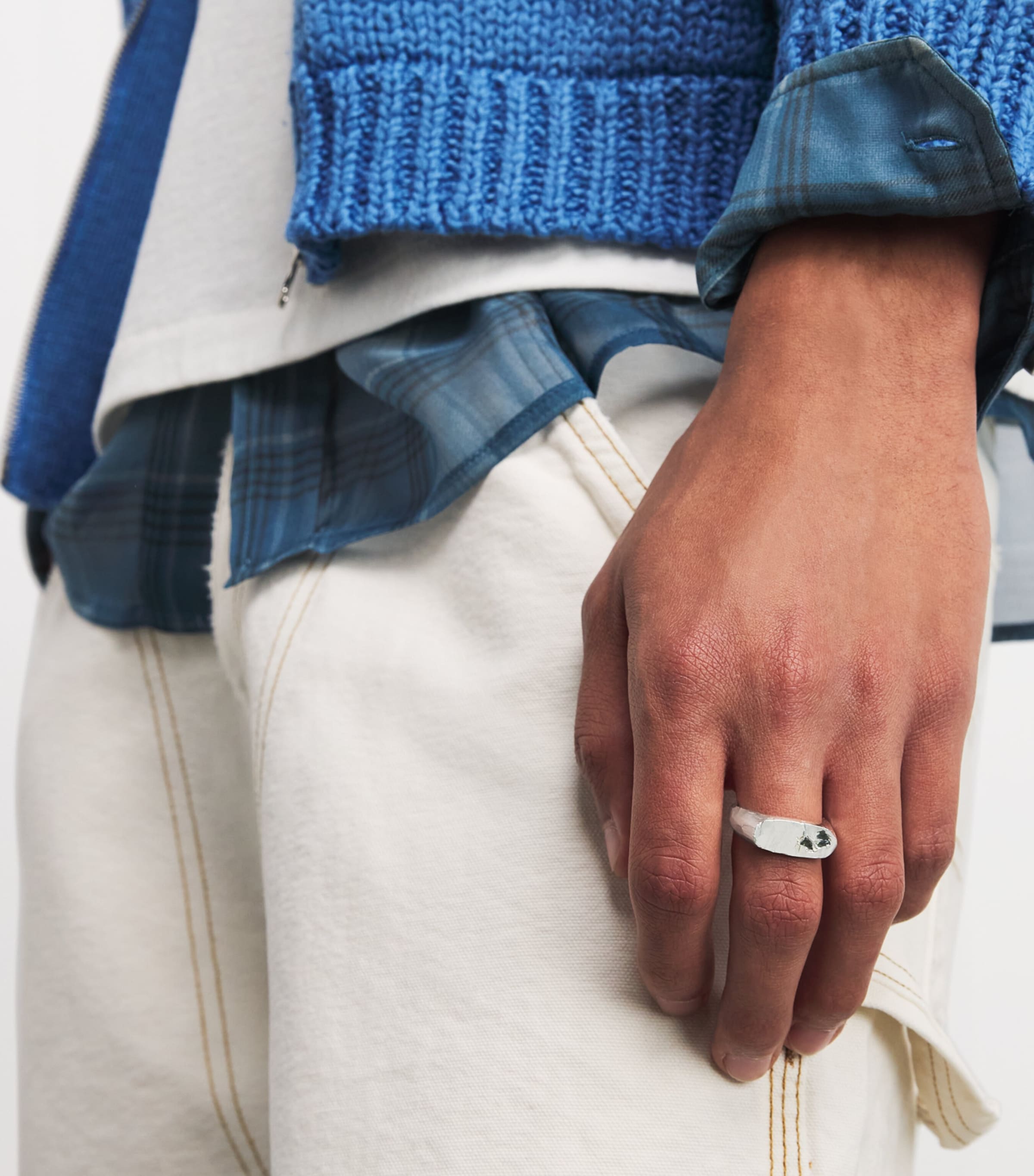 THE OUZE Sterling Silver and Sapphire Oval Signet Ring Silver/blue Image 2
