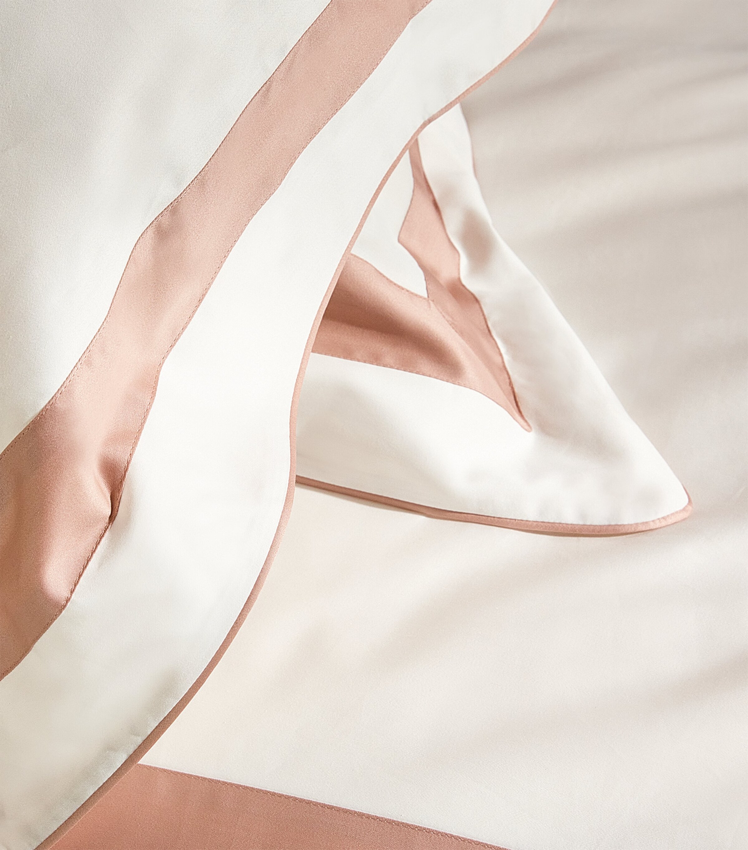 Harrods of London Primrose Hill Square Pillowcase Pair (65cm x 65cm) White/pink Image 4