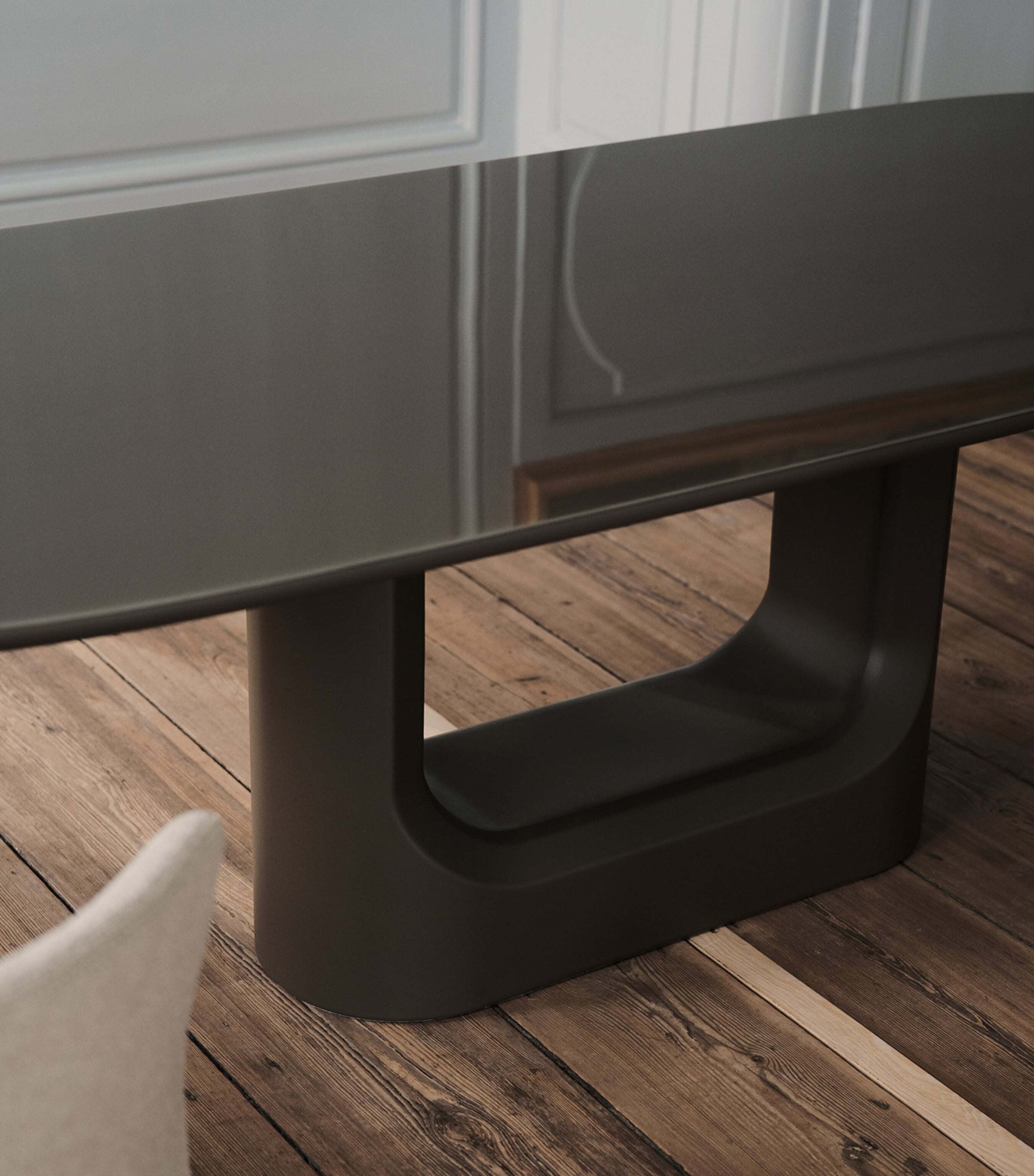 BoConcept Steel Volterra Dining Table Warm Grey Glass Image 5
