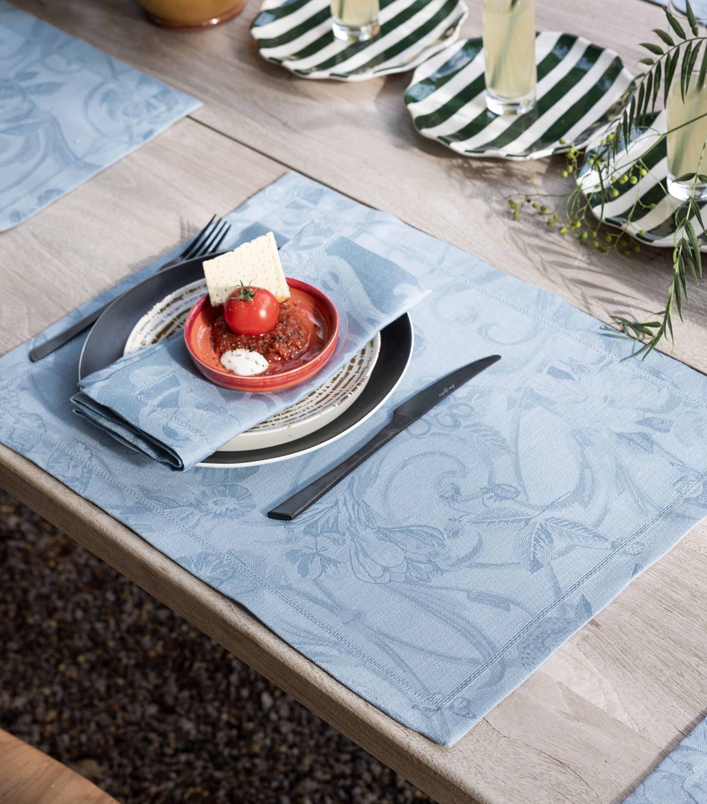 Le Jacquard Français Linen Damask Tivoli Placemat (50cm x 38cm) Blue Image 2