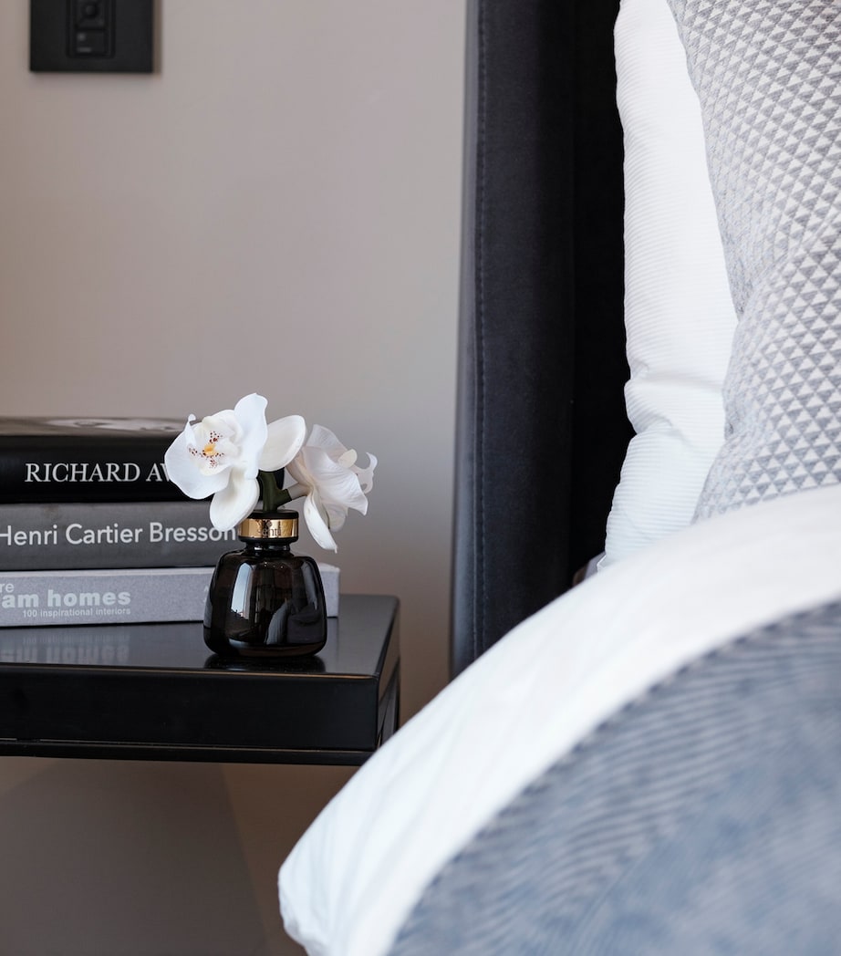 The Little Orchid Amber and Oud Diffuser (100ml) BRONZE Image 4