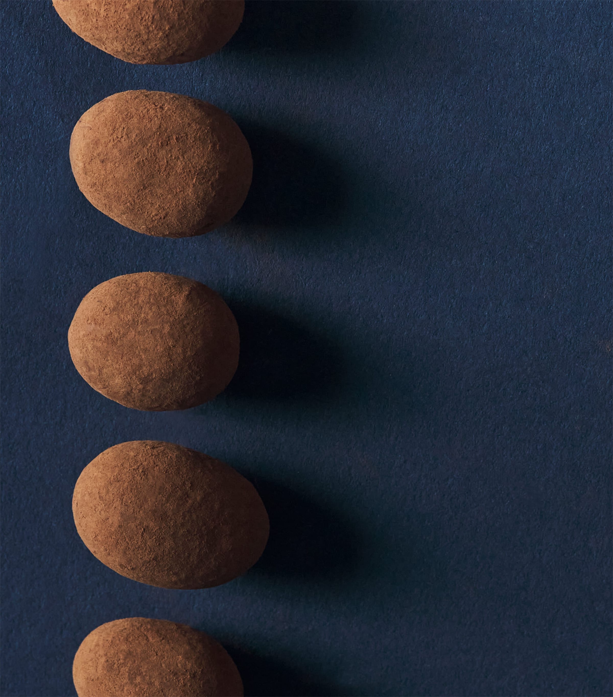 Harrods Cocoa-Dusted Almonds (325g) Image 3