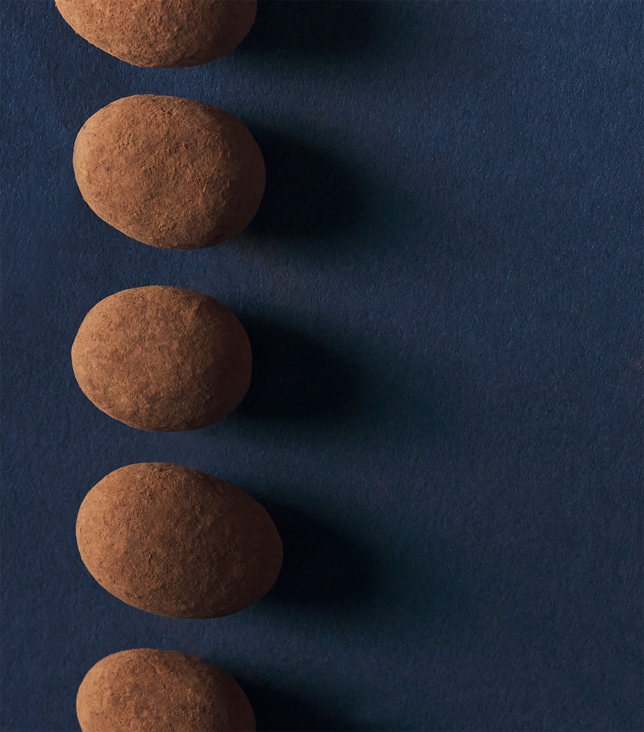 Harrods Cocoa-Dusted Almonds (325g) Image 3