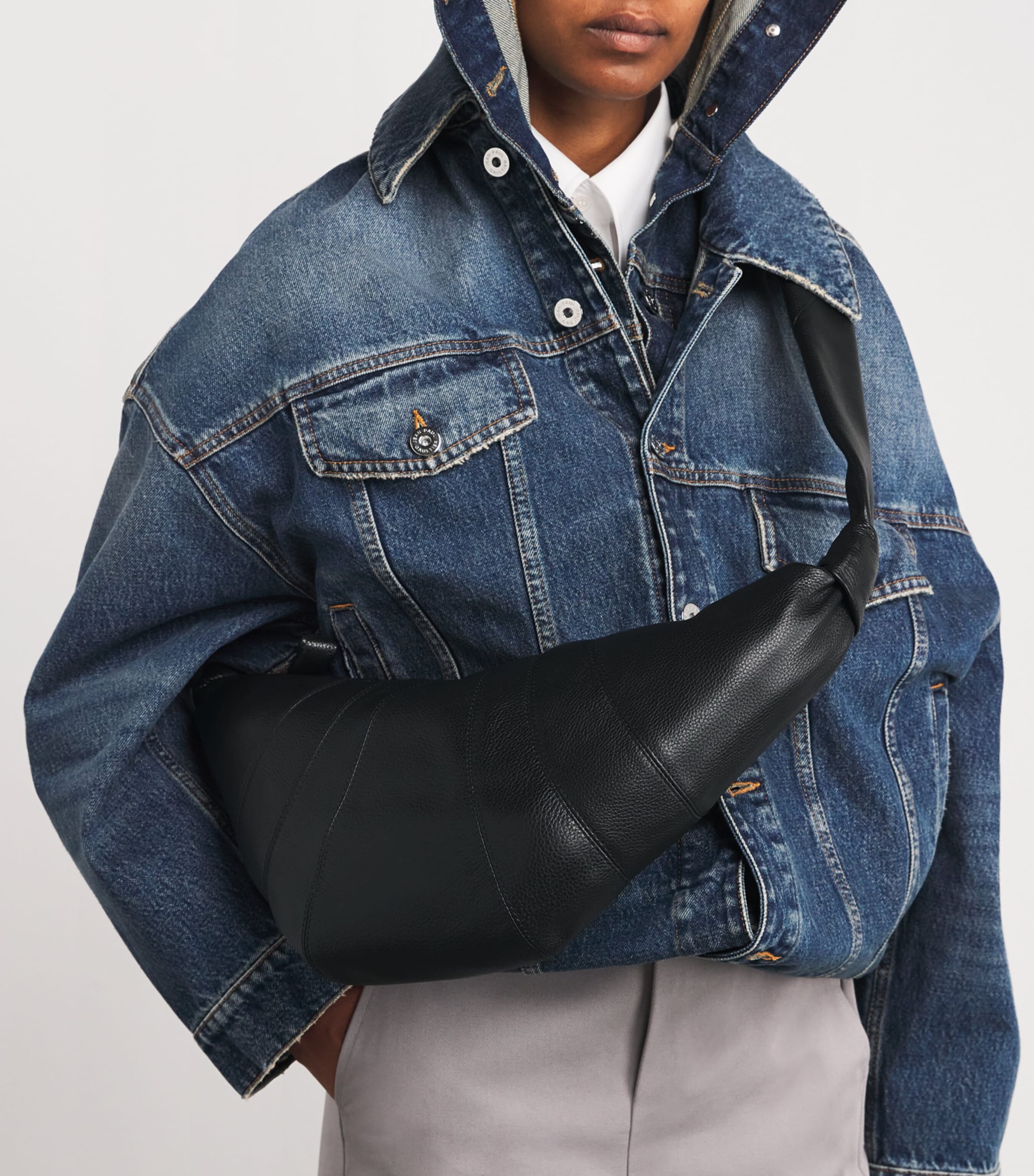 Medium Grained Leather Croissant Shoulder Bag BK999 BLACK Image 2