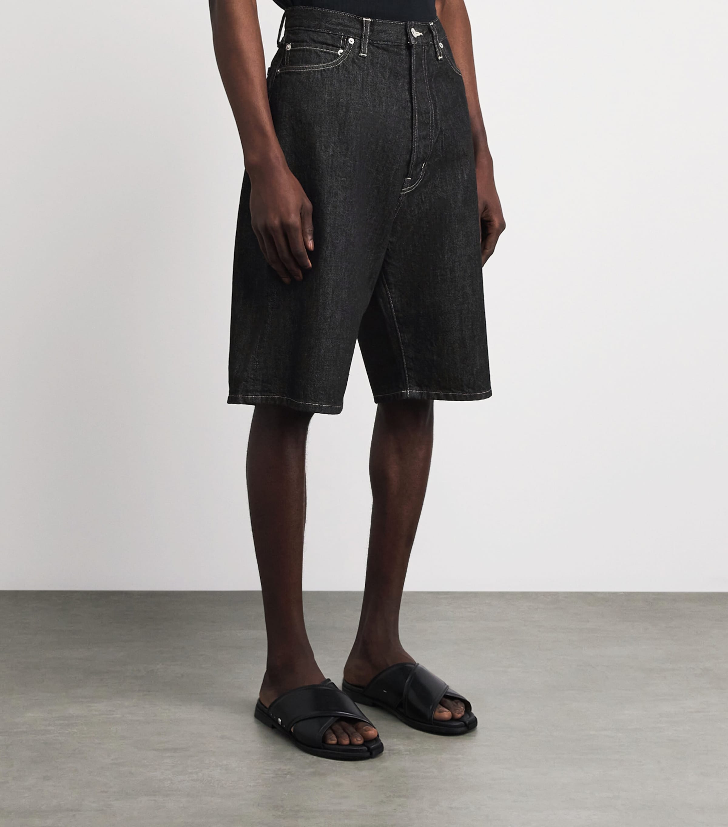 Studio Nicholson Mens Wide-Leg Denim Shorts Black / White Weft Image 4