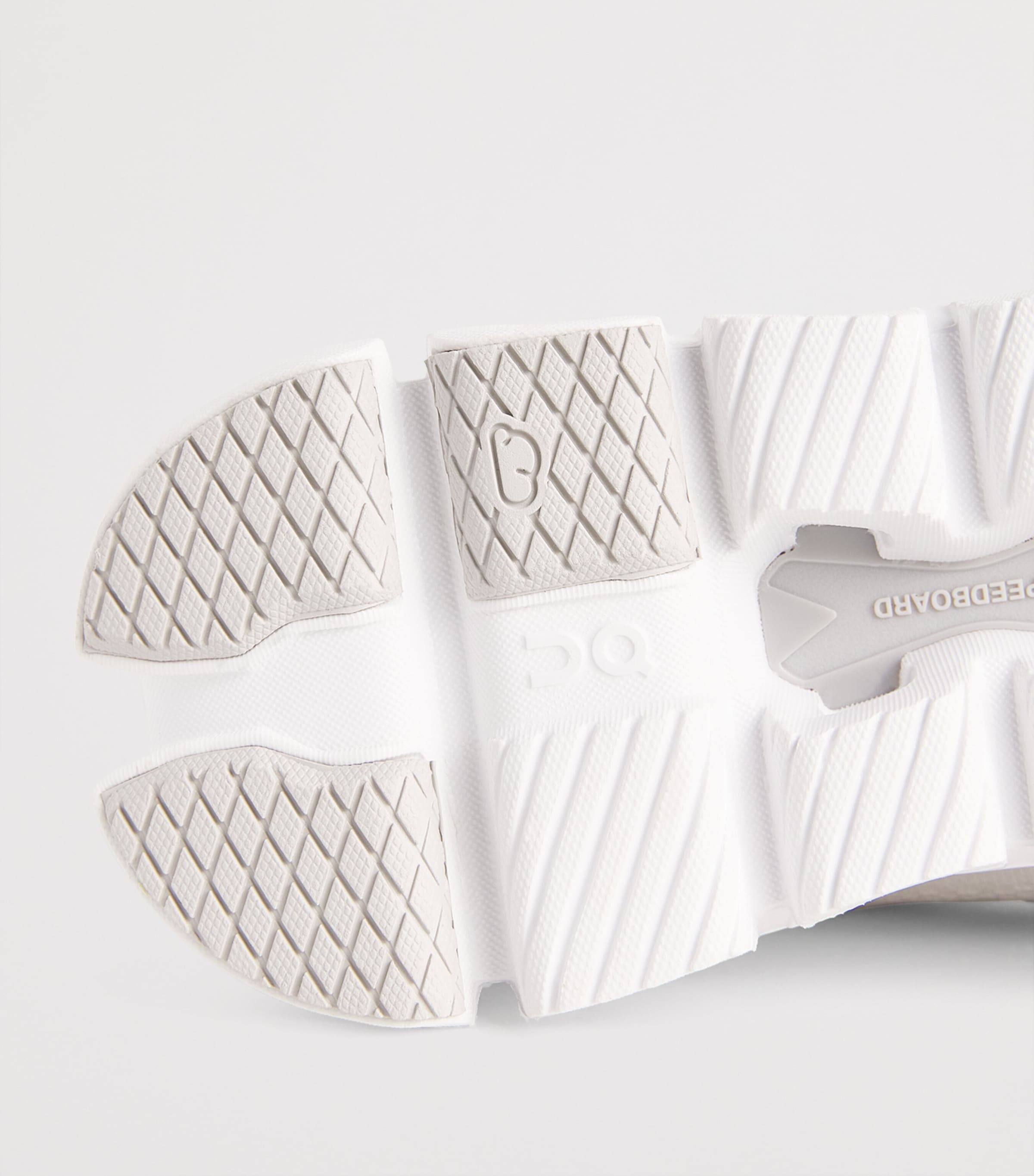 On Womens Cloud X 4 Trainers White | Wolf Image 5