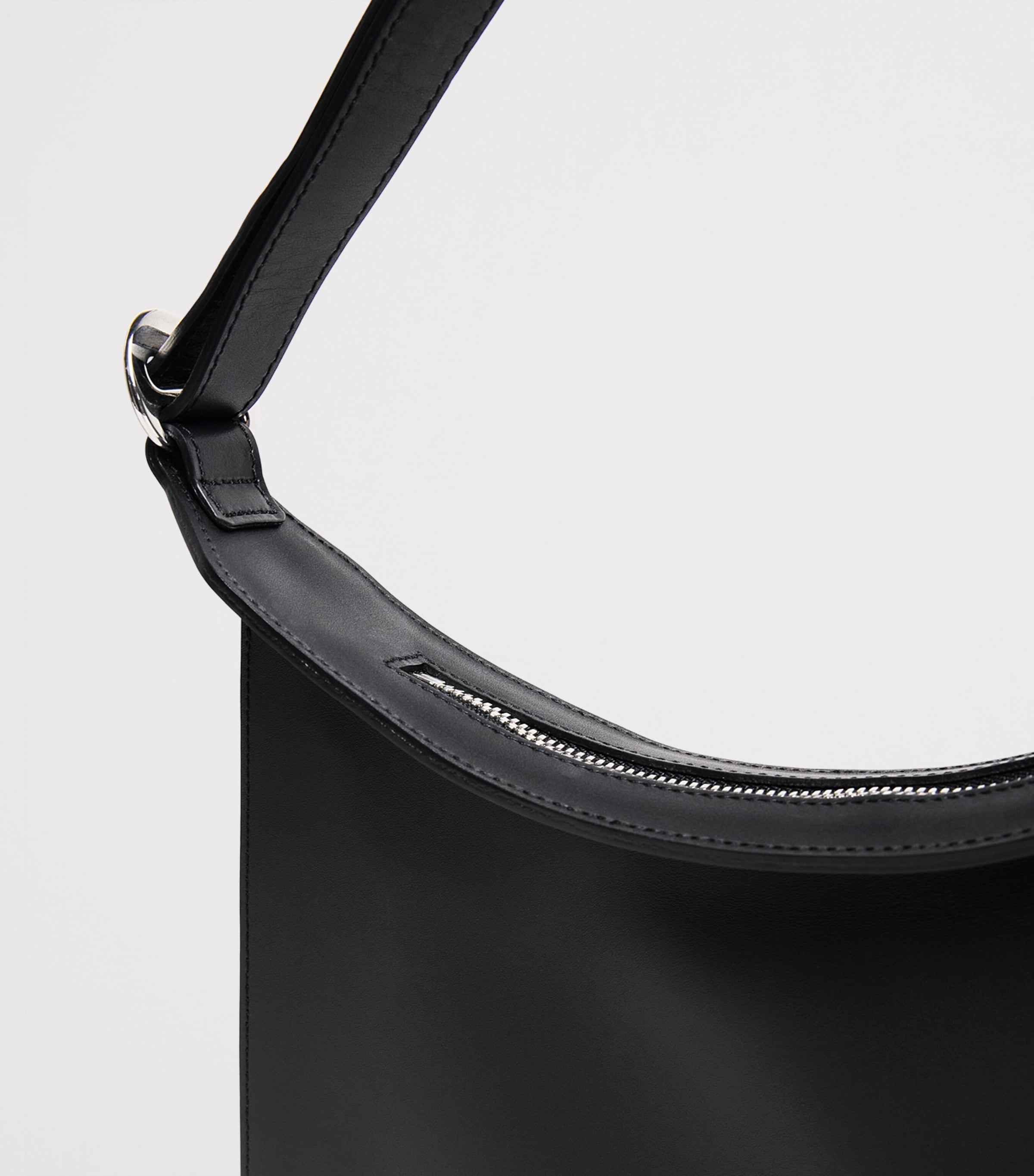 Issey Miyake Medium Leather Fin Bag Black Image 5