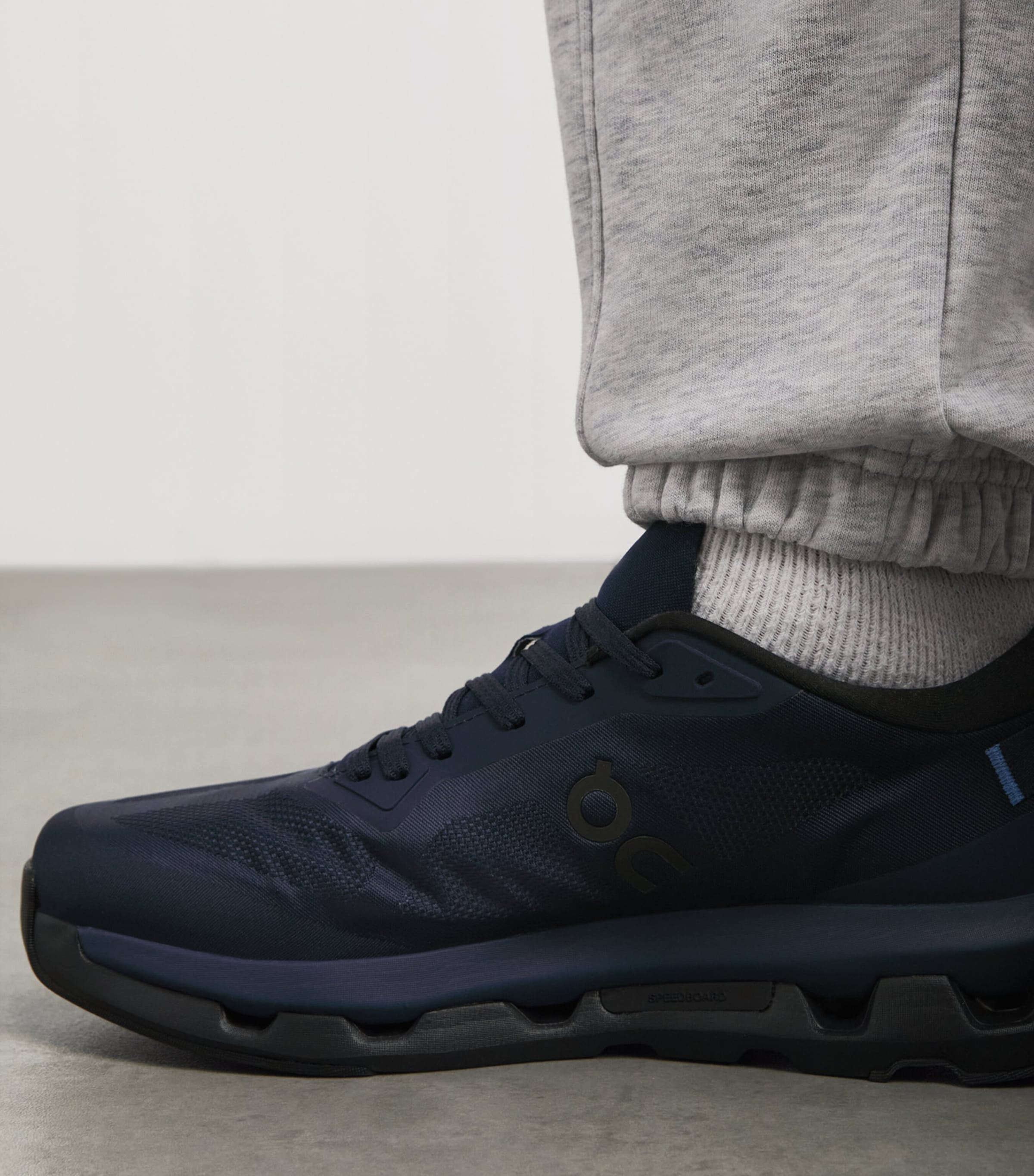 On Mens Cloudzone Trainers Midight I Black Image 2