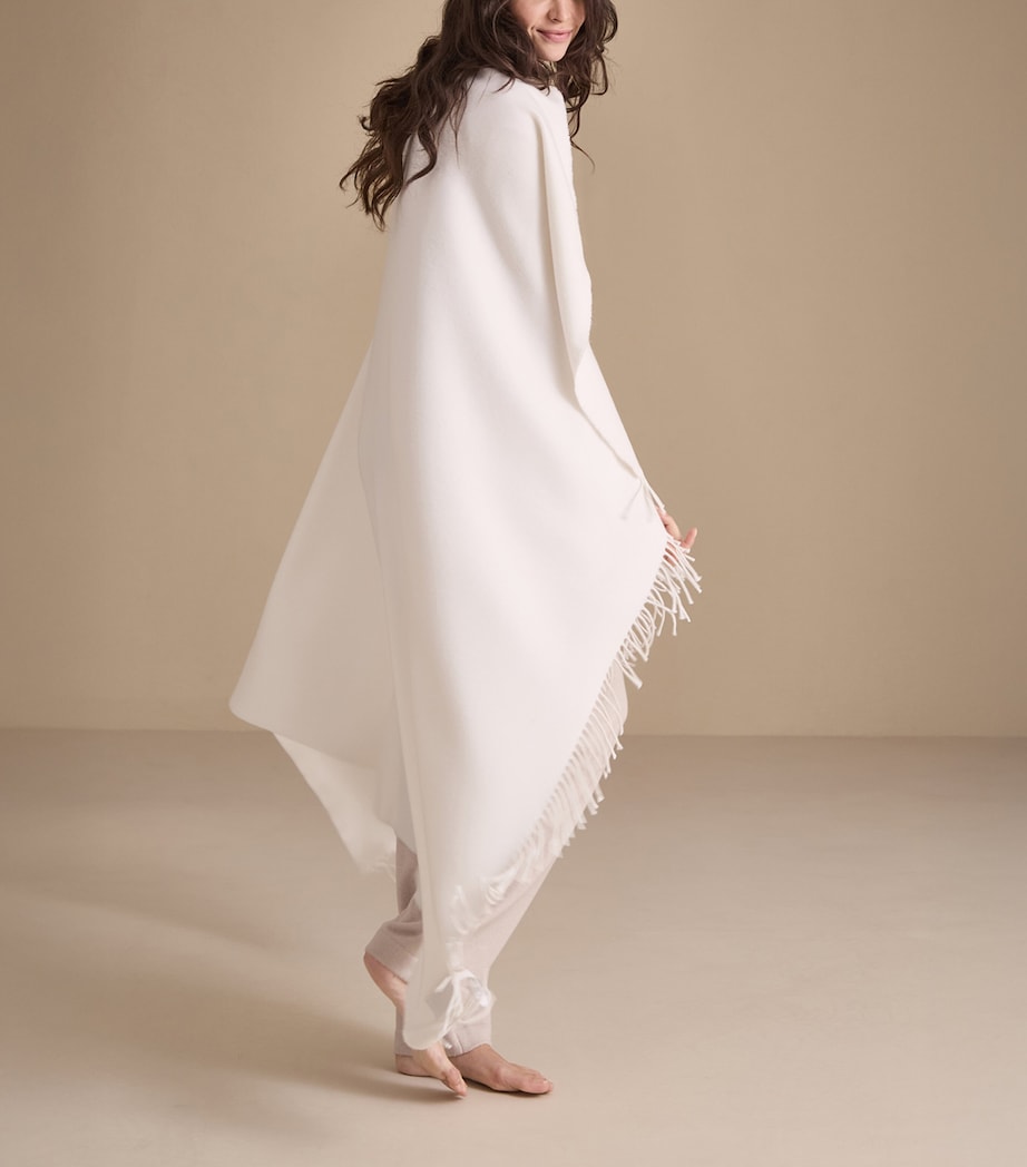 Frette Pure Cashmere Throw (130cm x 185cm) Milk Image 4