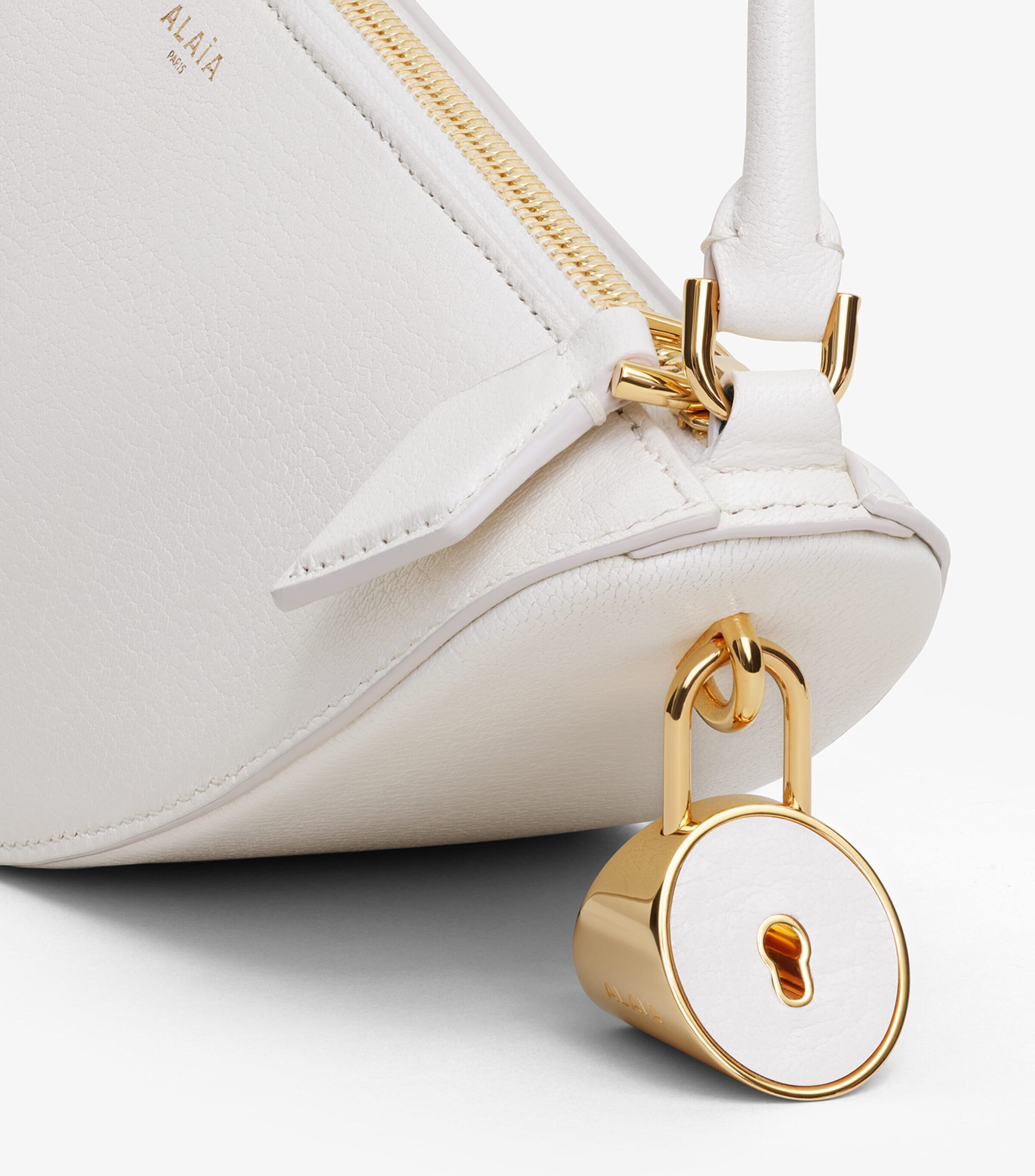 Leather Le Demi-Coeur Shoulder Bag IVOIRE Image 4