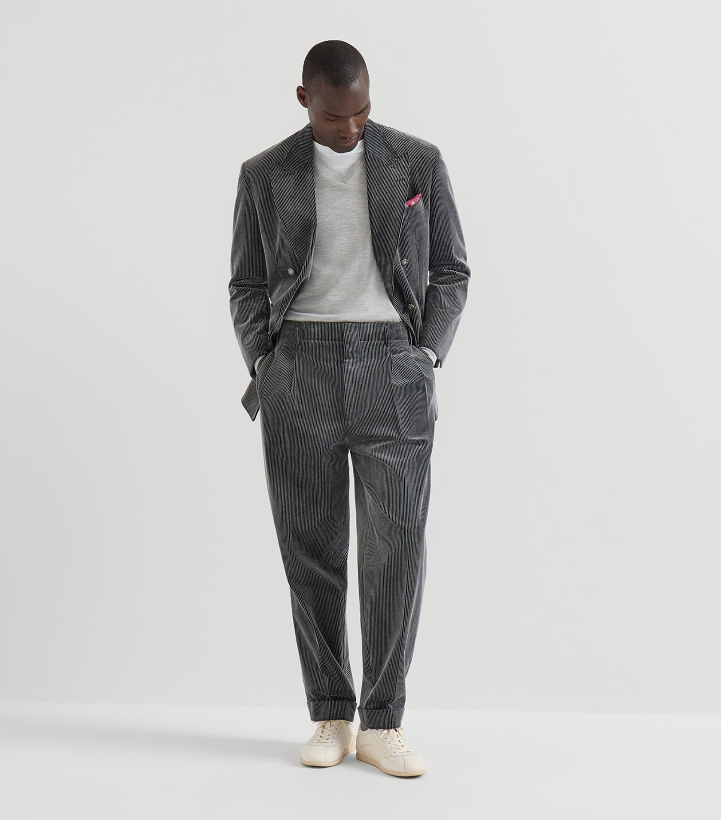 Brunello Cucinelli Mens Cashmere-Silk V-Neck Sweater Image 2