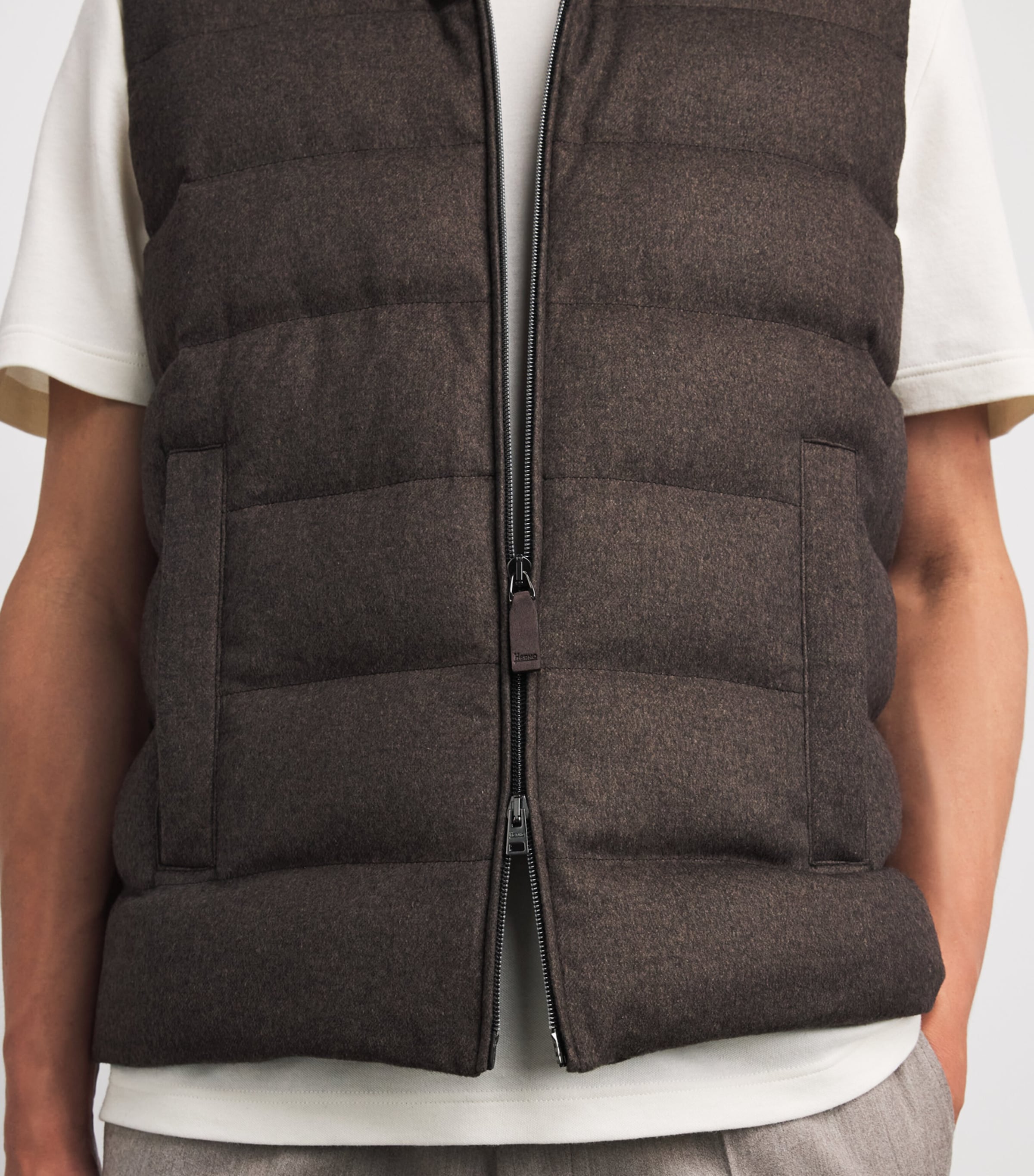 Herno Mens Silk-Cashmere Down Quilted Gilet Marrone Scuro Image 3