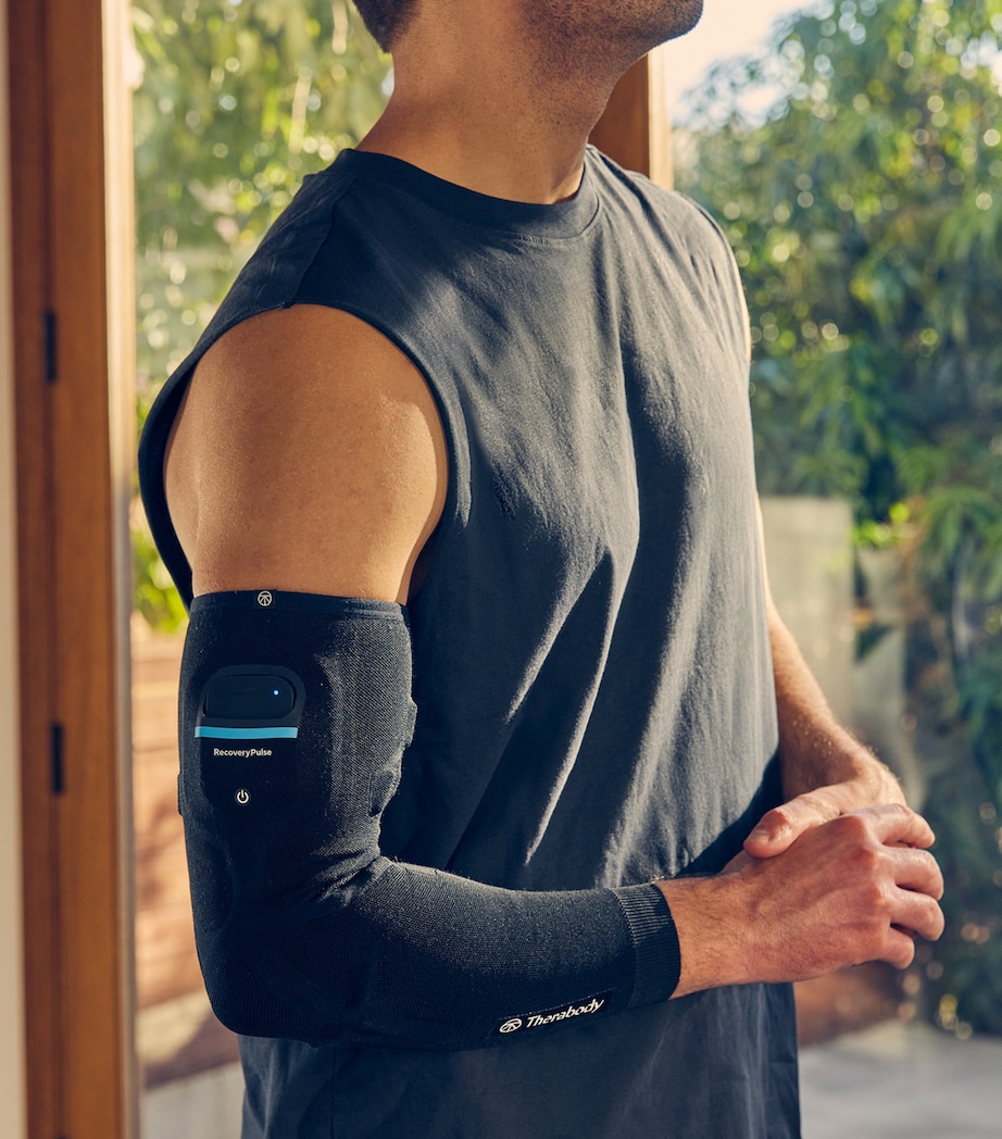 RecoveryPulse Arm Sleeve (Small) BLACK Image 2