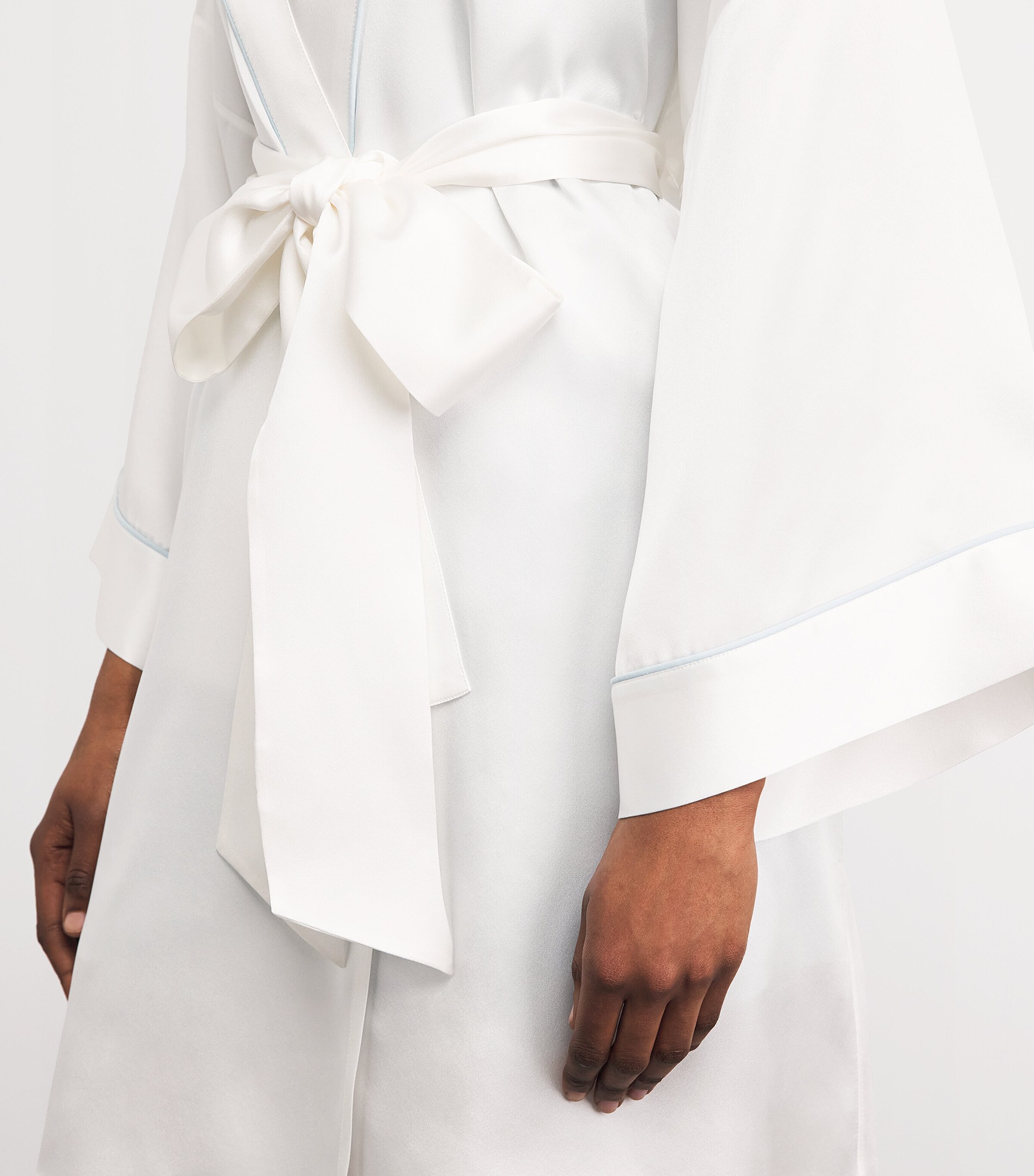 Olivia von Halle Womens Mimi Silk Robe Ivory Powder Blue Image 3