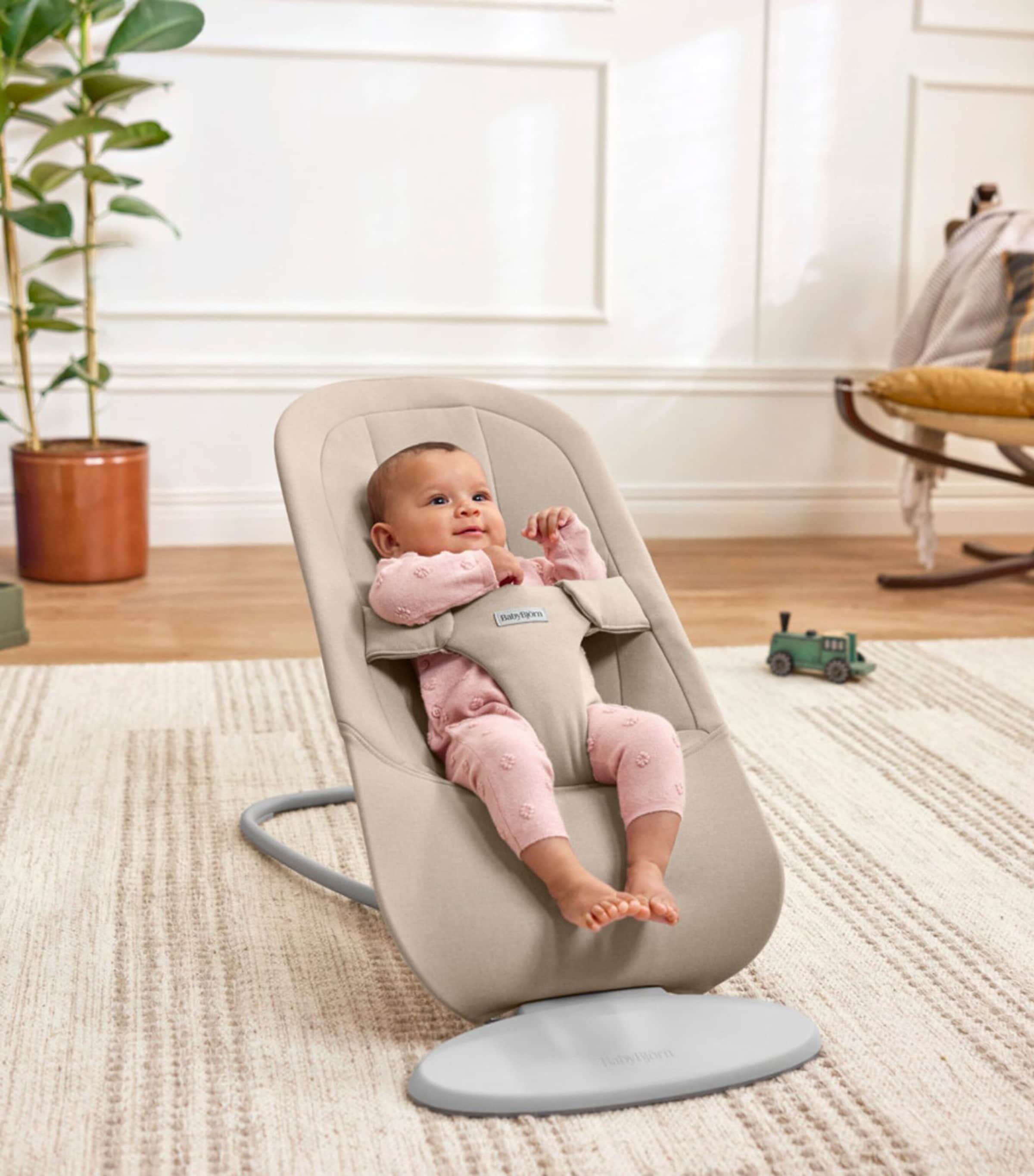 BabyBjörn Woven Baby Bjorn Begin Bouncer Sand Grey Image 2
