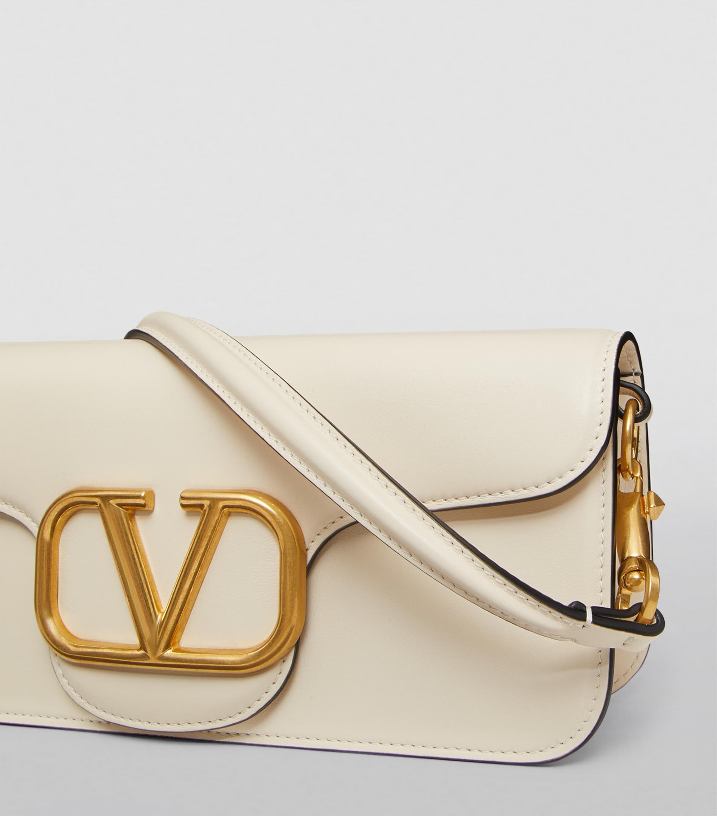 【VALENTINO】LOCO SHOULDER BAG Valentino Garavani Loco VLOGO Small Calfskin Shoulder Bag