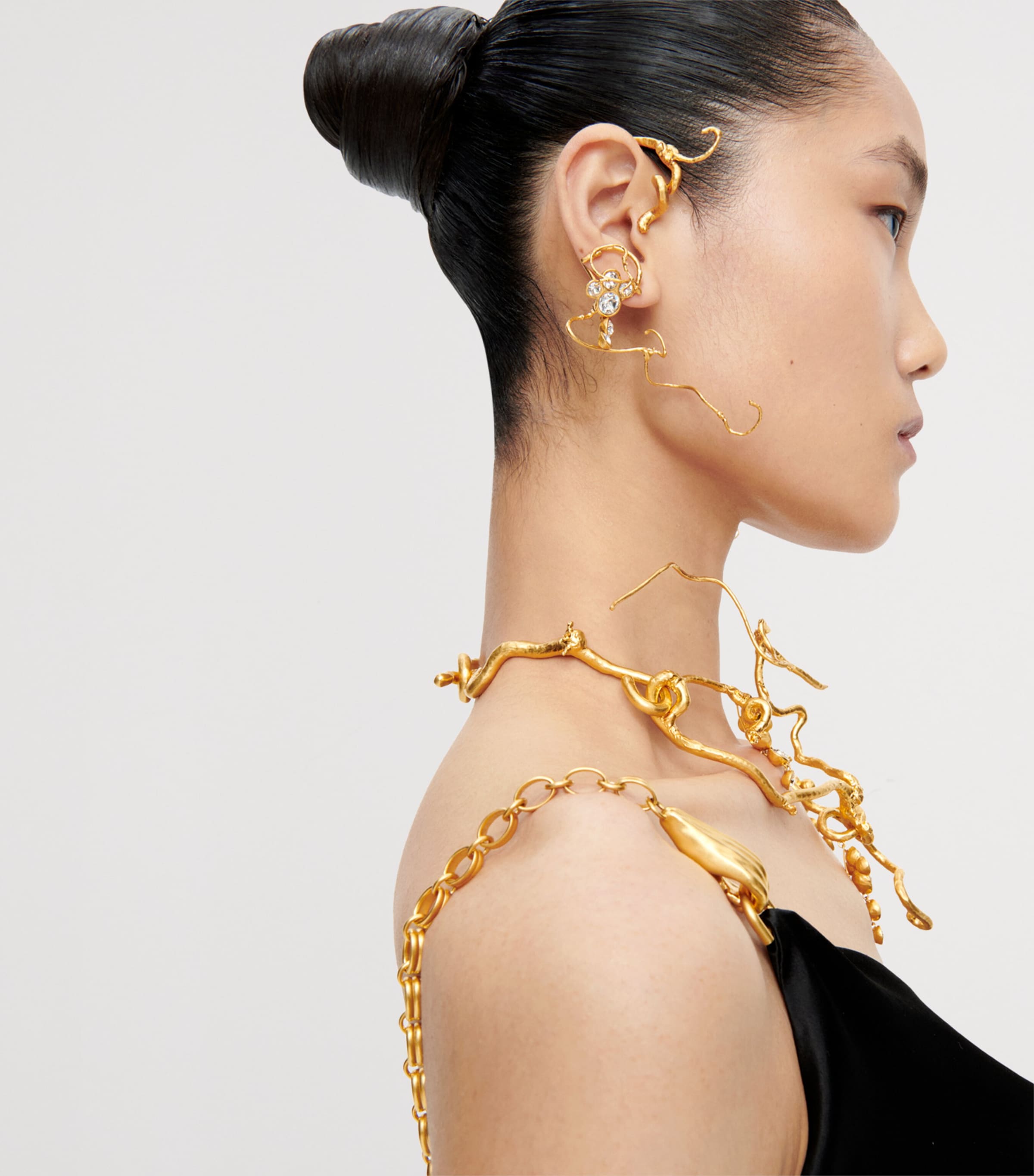 Schiaparelli Rhinestone-Embellished Vine Earrings Gold Image 3