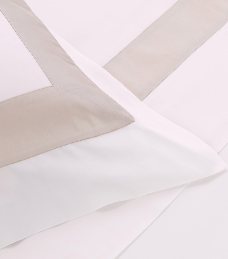 Frette Cotton Breeze Border Oxford Pillowcase (51cm x 71cm) Milk/greige Image 4
