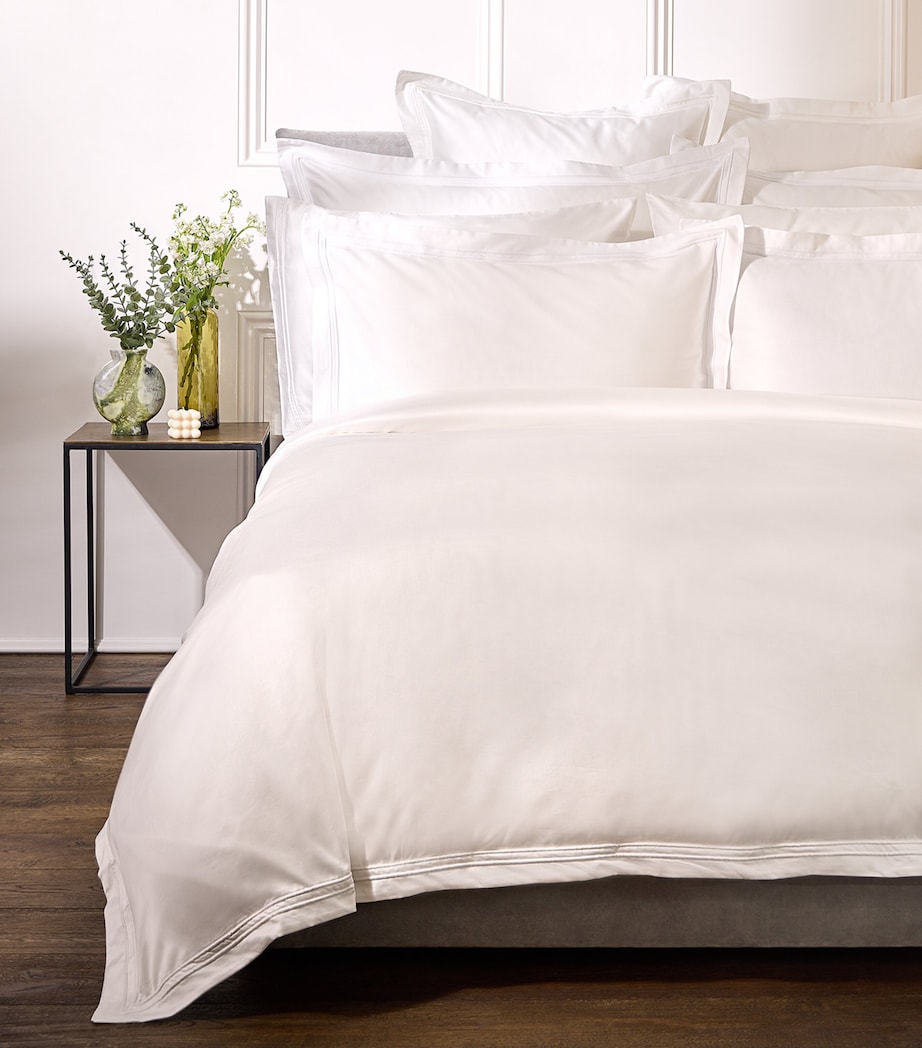 Harrods of London Richmond Oxford Pillowcase Pair (50cm x 75cm) White Image 1