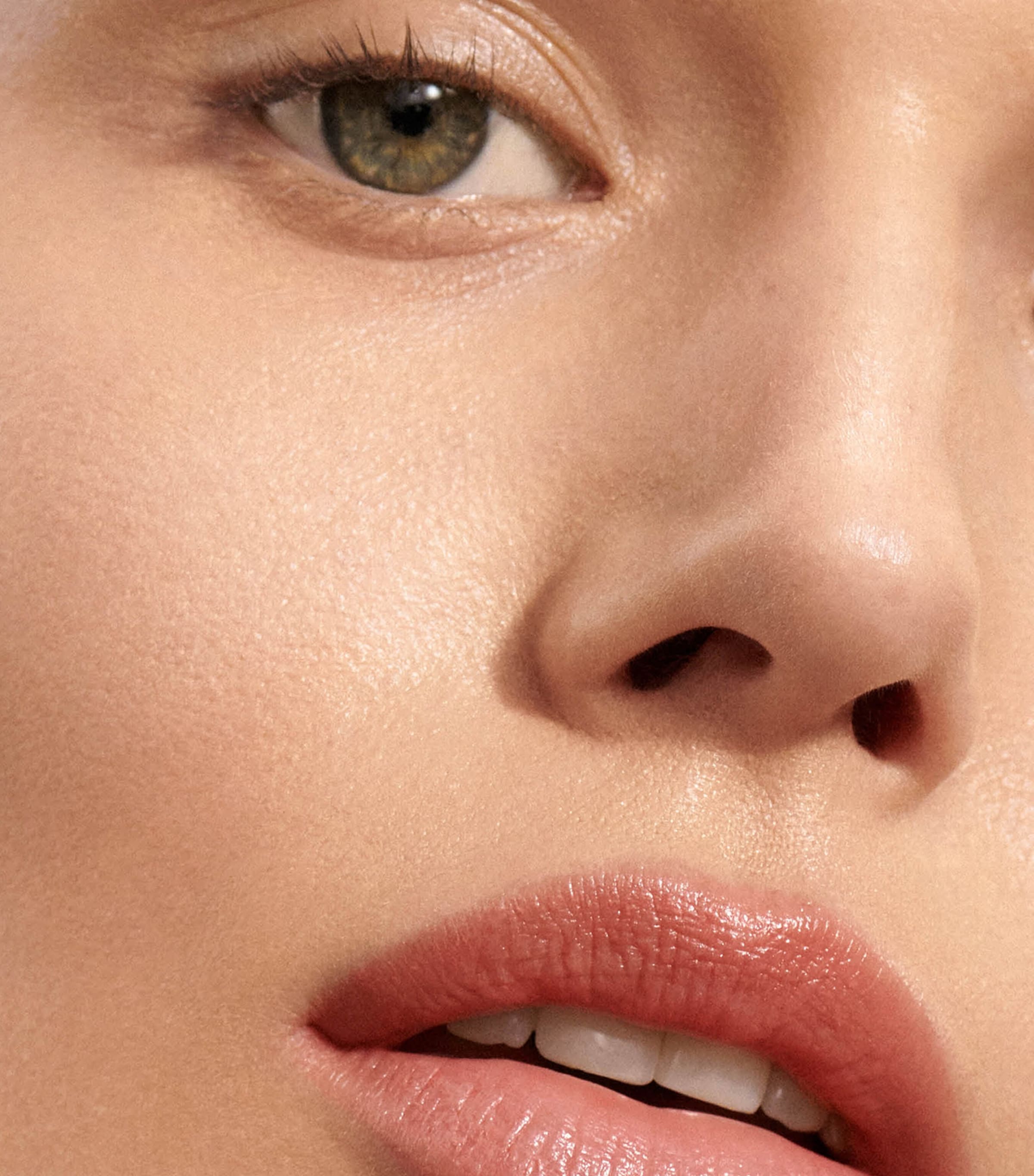 Vital Skin Foundation Stick ATELIER V Image 2