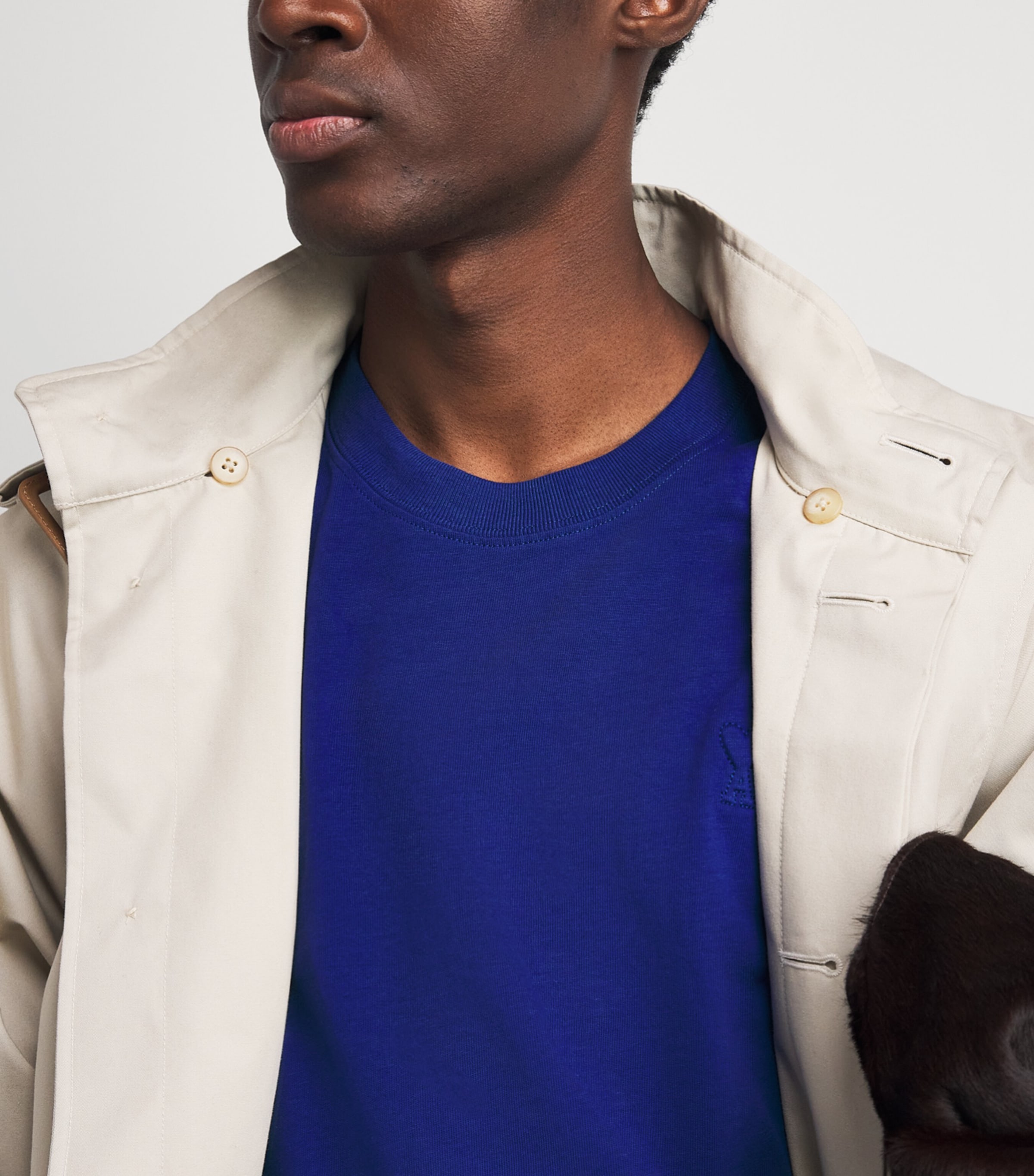 AMI Paris Mens Embossed Ami de Coeur T-Shirt Bleu Roi Image 3