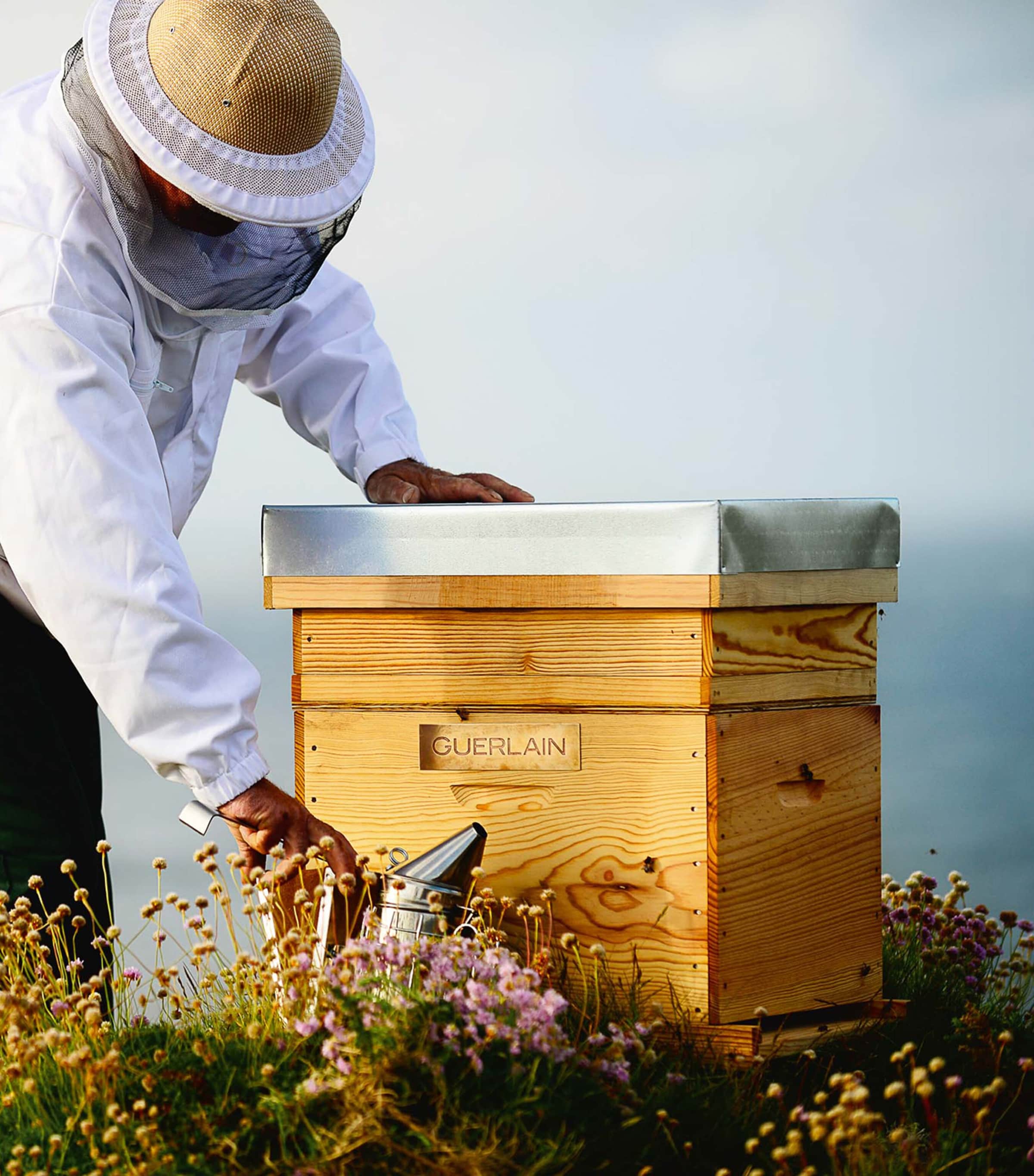 Abeille Royale Cleansing Oil Anti-Pollution (150ml) NO COLOUR Image 4