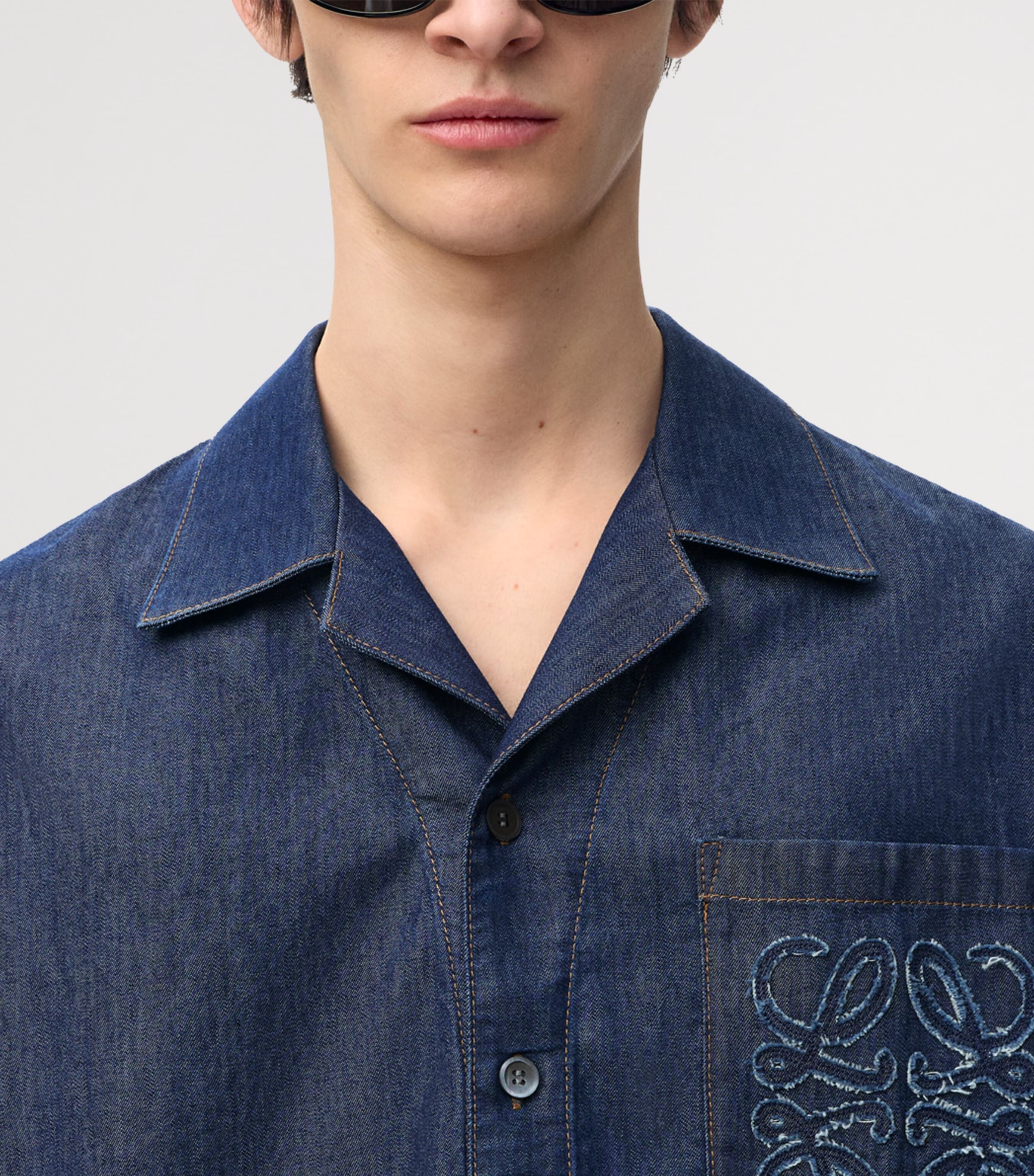 LOEWE Mens Chambray Short-Sleeve Shirt Denim Blue Image 5