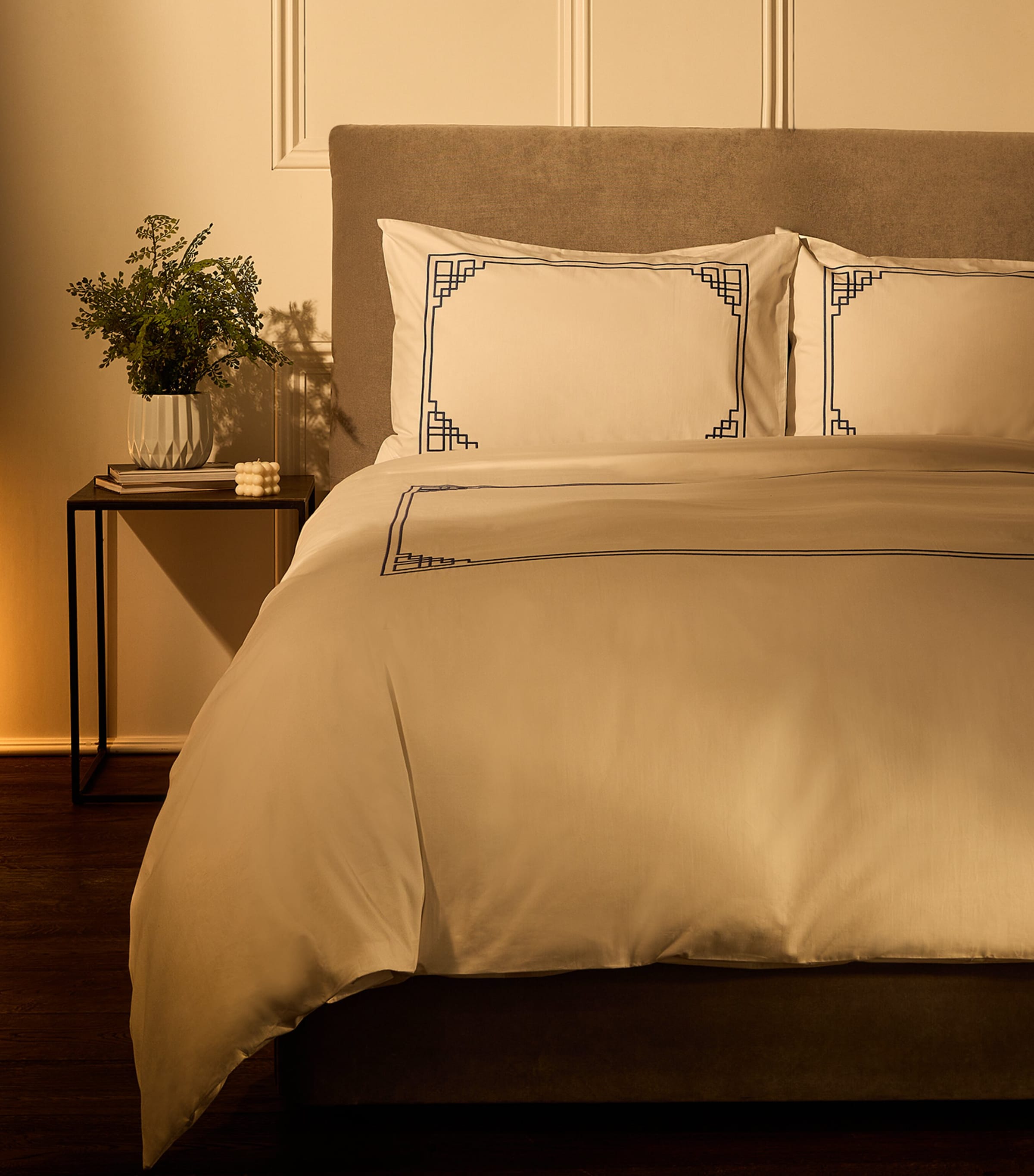 Trawden Super King Duvet Cover Set (260cm x 220cm) WHITE Image 2