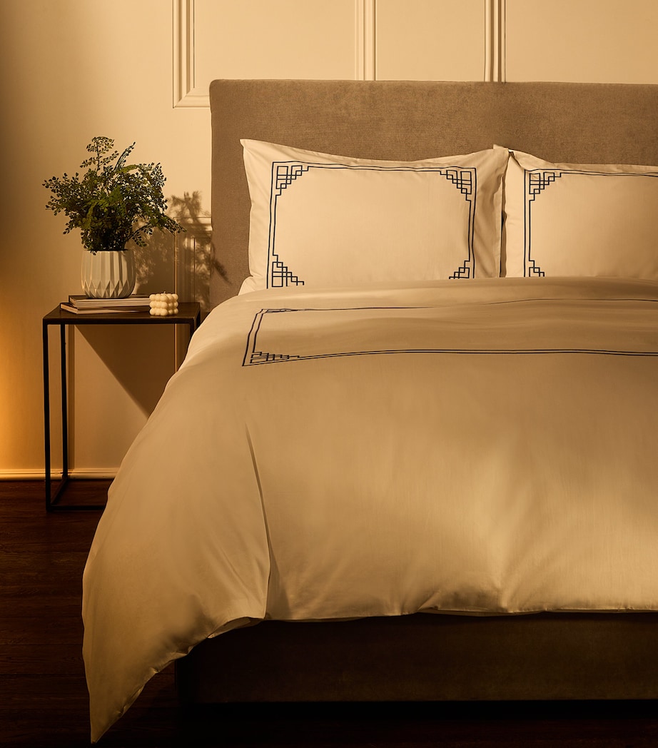 Trawden Super King Duvet Cover Set (260cm x 220cm) WHITE Image 2