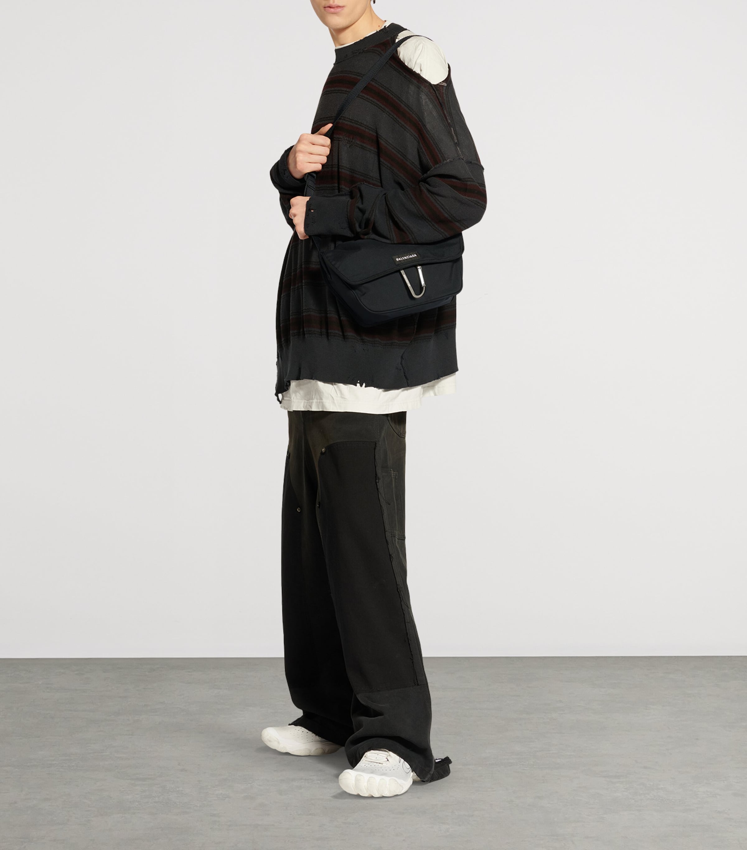 BALENCIAGA Men's Explorer Hobo Messenger Bag ホーボー バッグ Men's Explorer Hobo Messenger Bag in Black | Balenciaga US