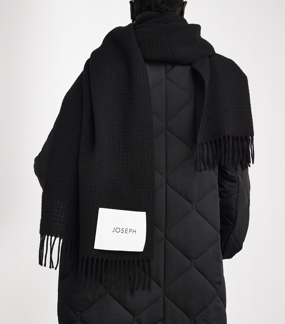 Wool Flora Waffle Scarf BLACK Image 2