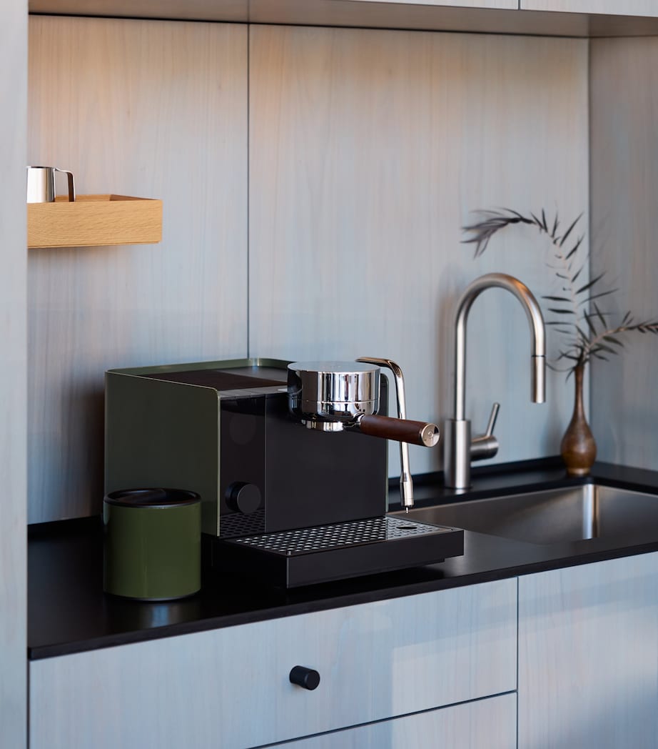 FELLOW Series 1 Espresso Machine Woodland Green Image 6