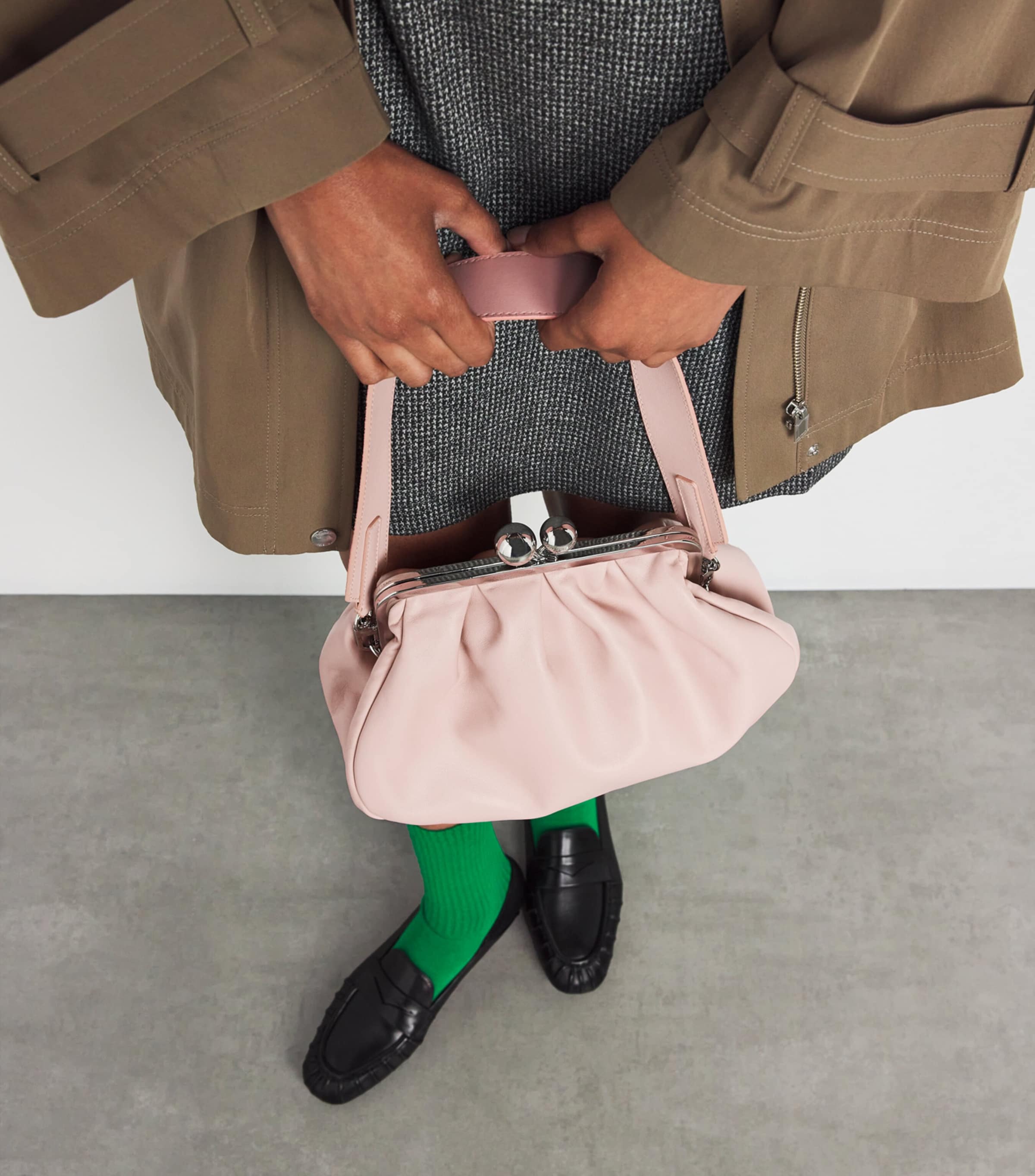 Medium Leather Pasticcino Clutch Bag PINK Image 3