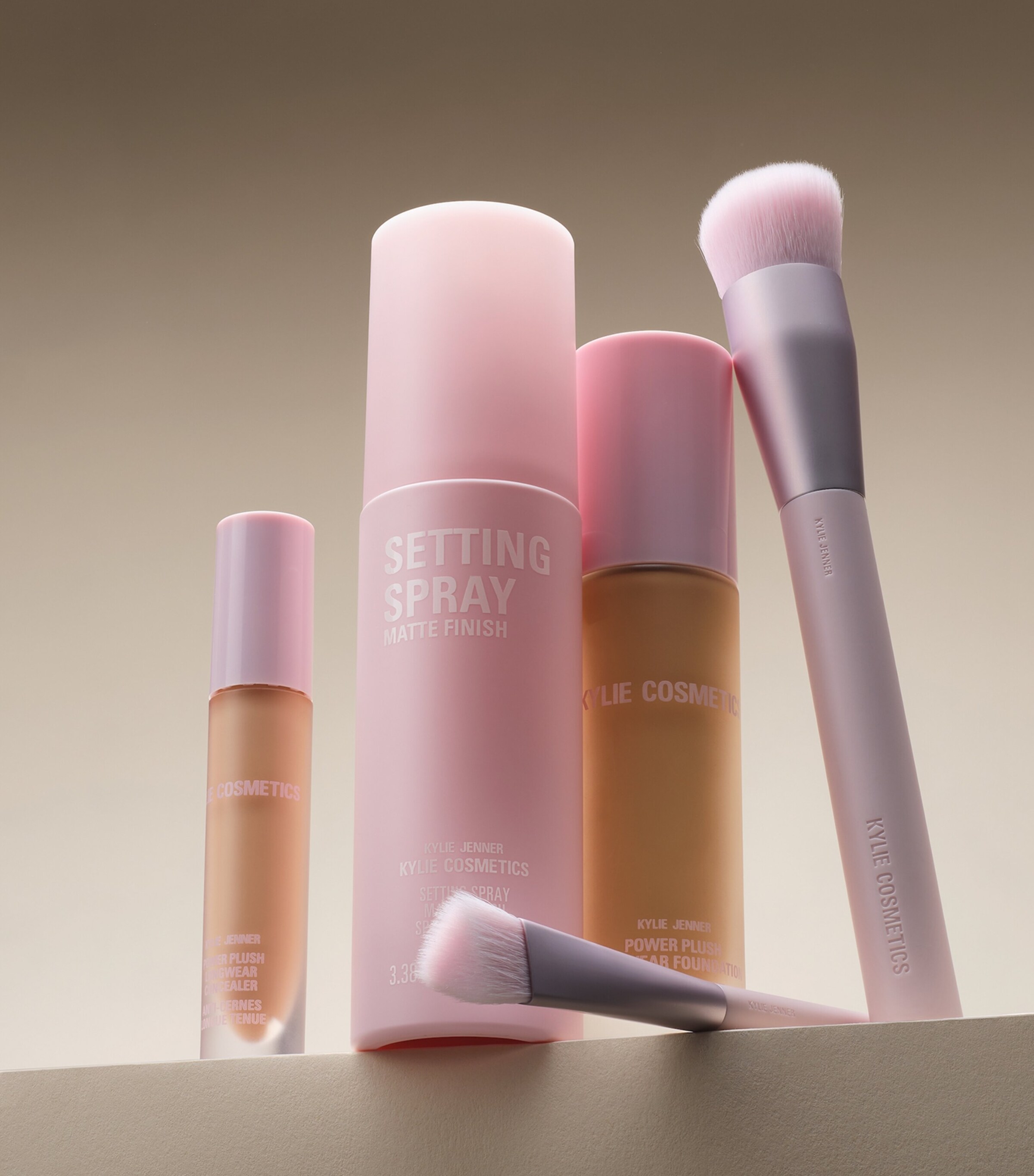 Kylie Cosmetics Power Plush Longwear Foundation Neutral Image 4
