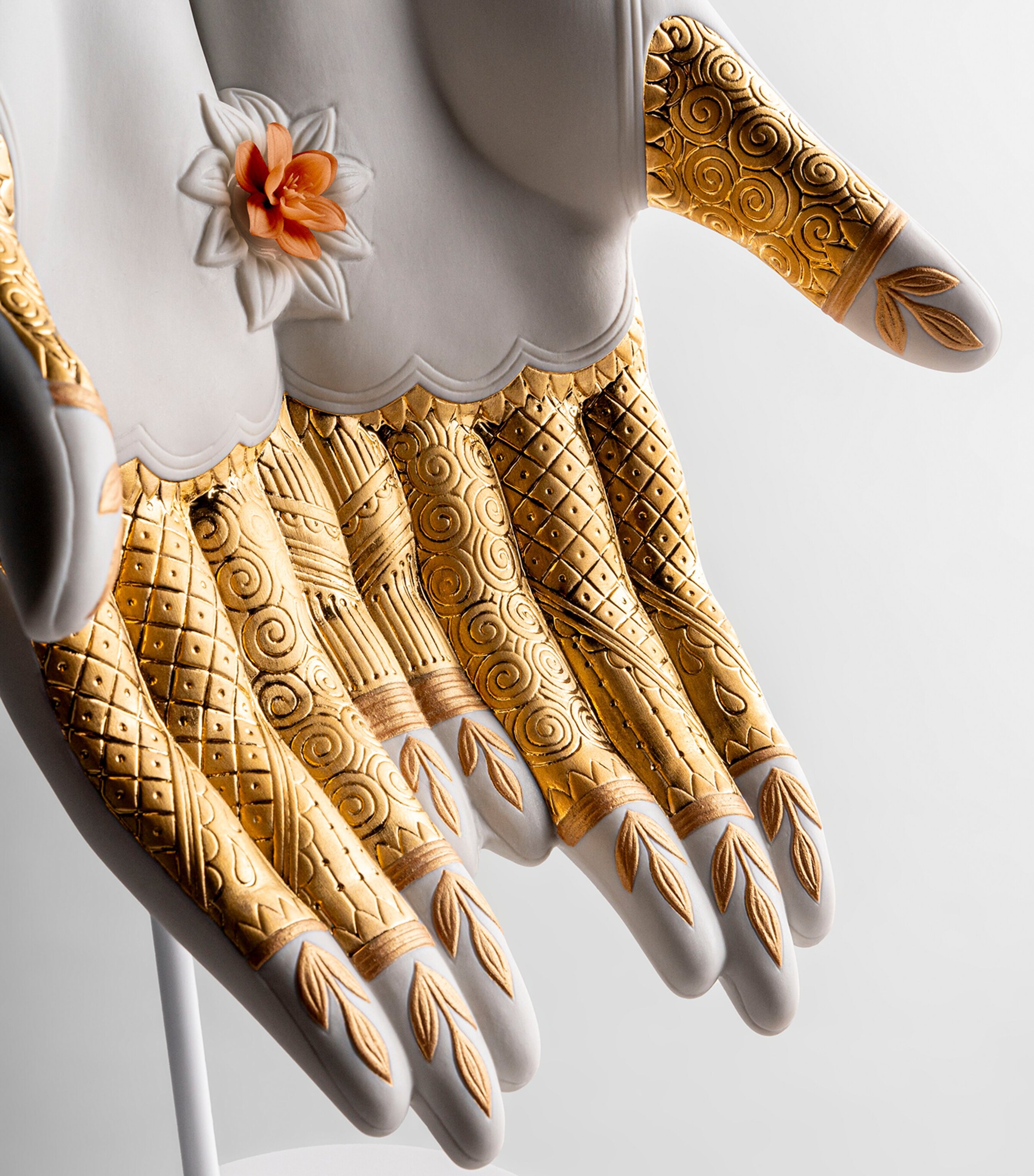 Lladró Porcelain Abundance Mudra Sculpture White & Gold Image 4