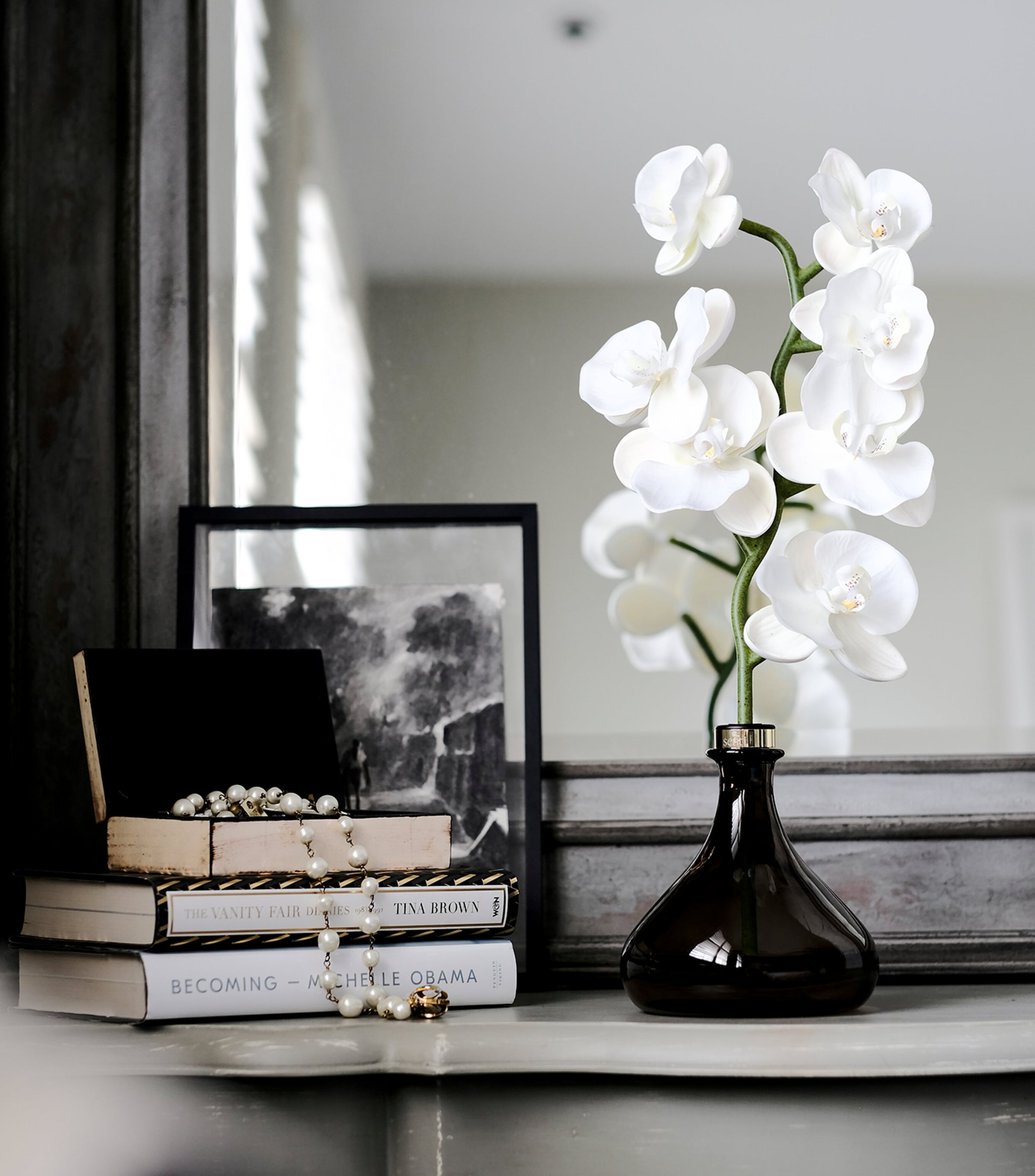 The Orchid Amber and Oud Diffuser (250ml) BRONZE Image 3