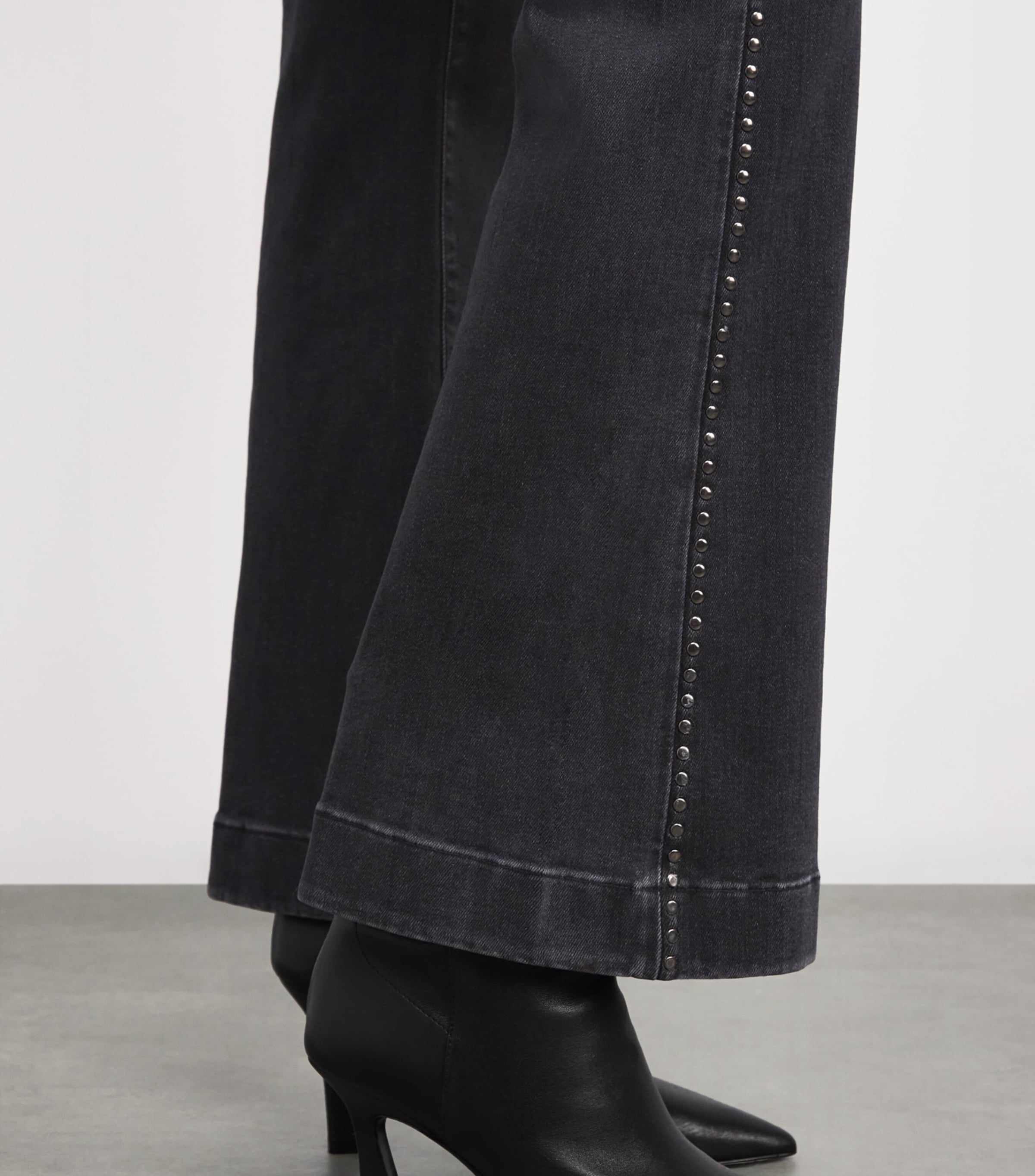 Studded Tailorless Dojo Flared Jeans ESCAPE WITH STU Image 6