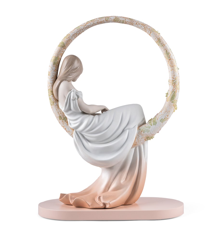 Lladró In her Thoughts Sculpture Image 3