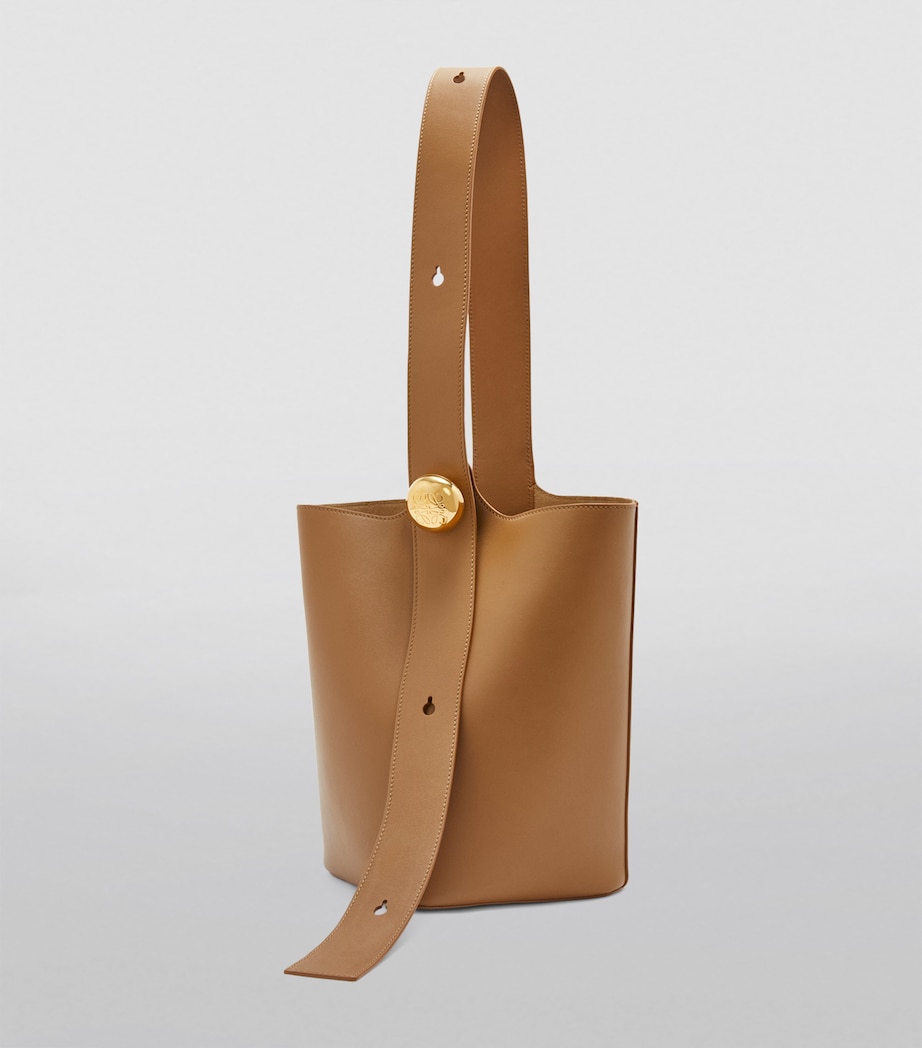 Medium Pebble-Calfskin Bucket Bag OAK Image 5