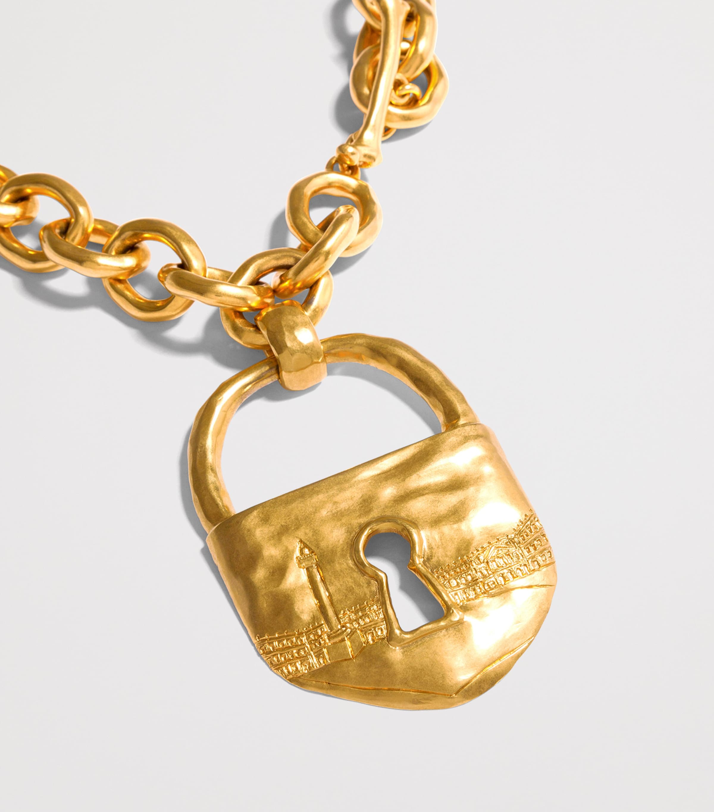 Schiaparelli Keyhole Chain Necklace Gold Image 5