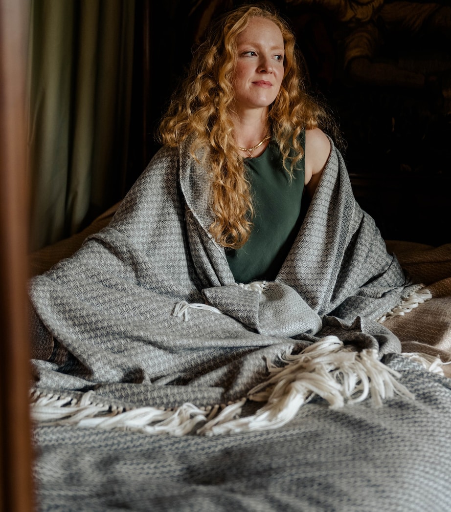 Araminta Campbell Alpaca-Blend Willow Throw (150cm x 230cm) Grey Image 4