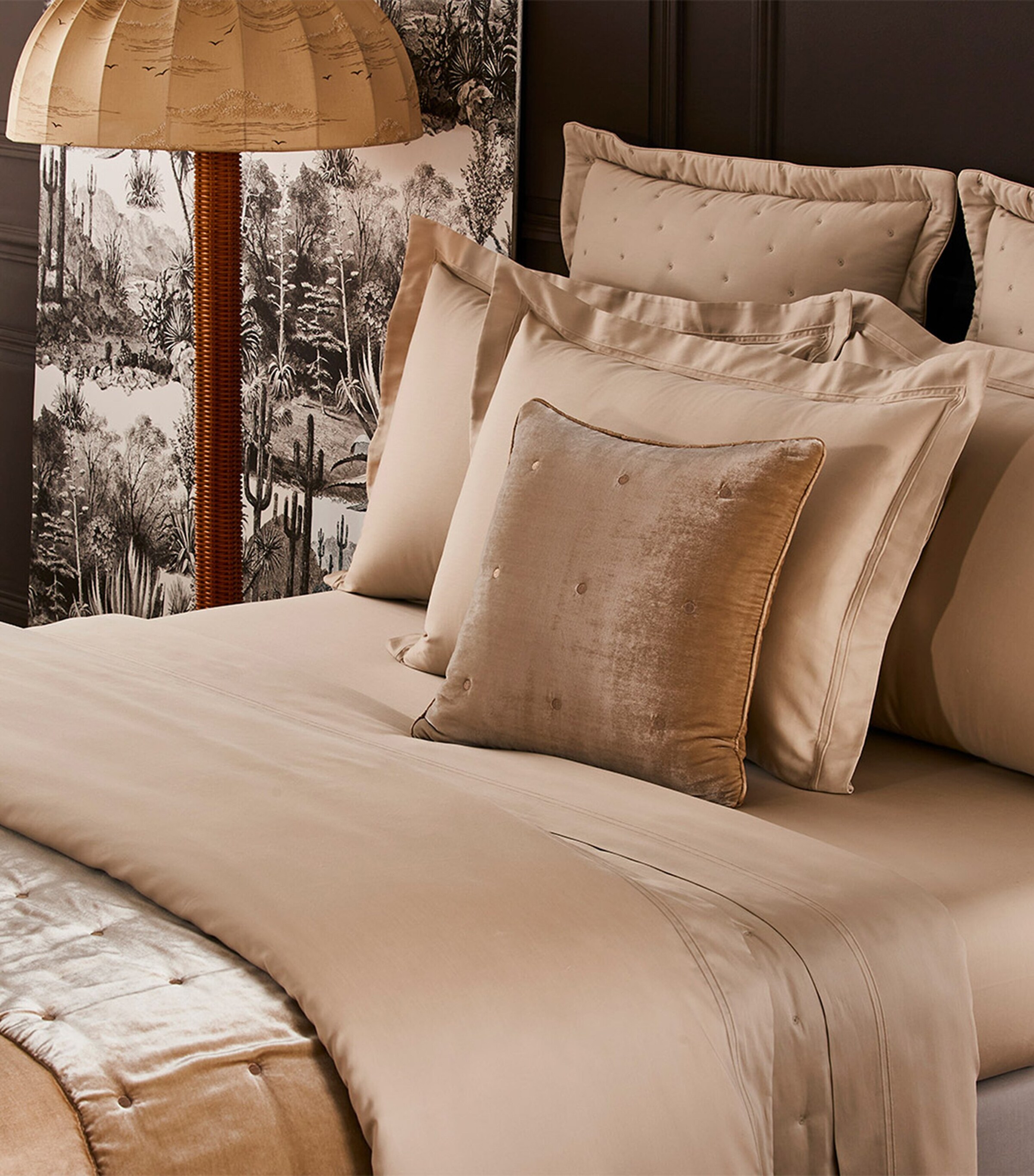 Yves Delorme Triomphe Super King Fitted Sheet (180cm x 200cm) Dune Image 3
