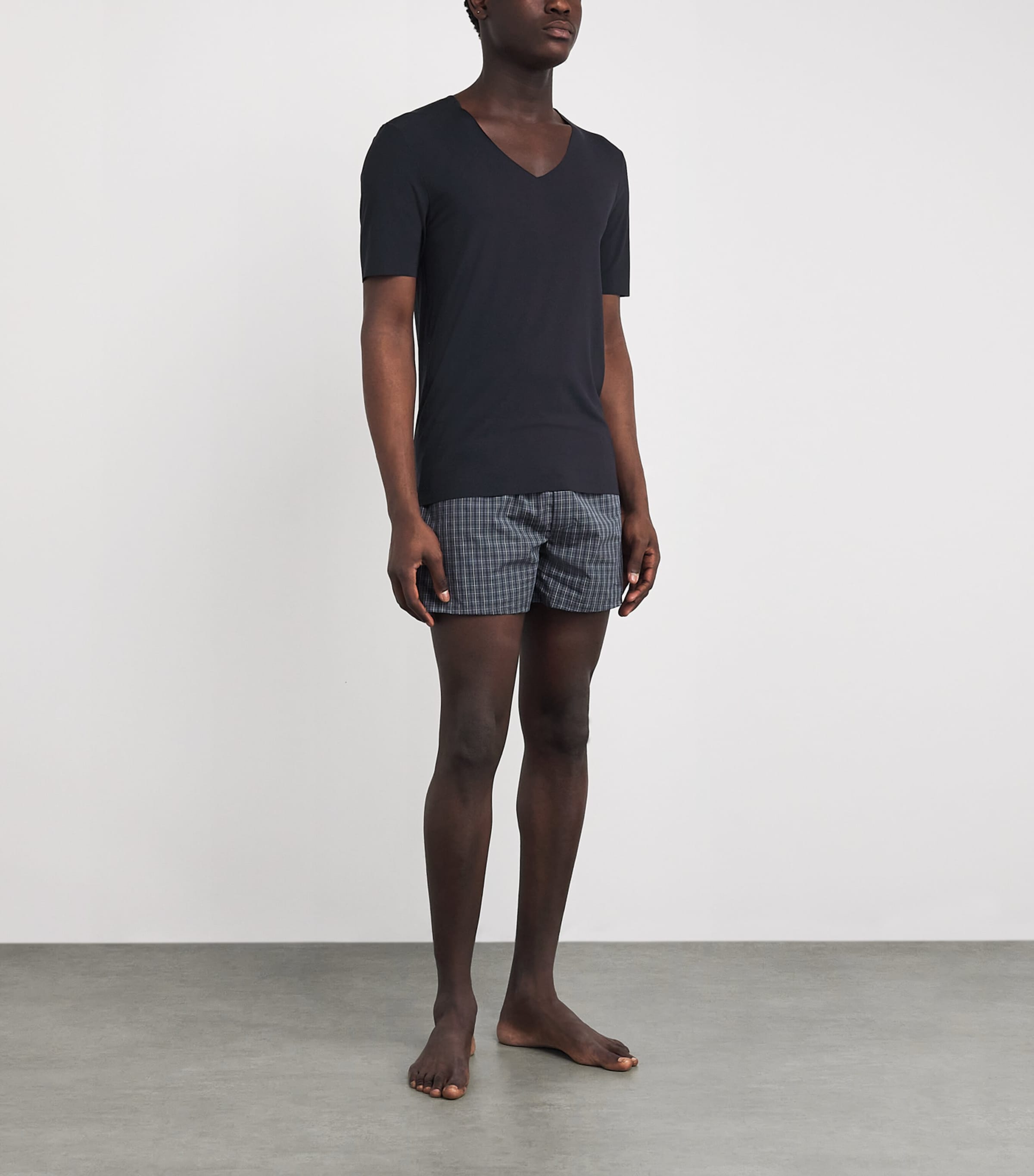 Clean Cut V-Neck T-Shirt 0019 BLACK Image 2